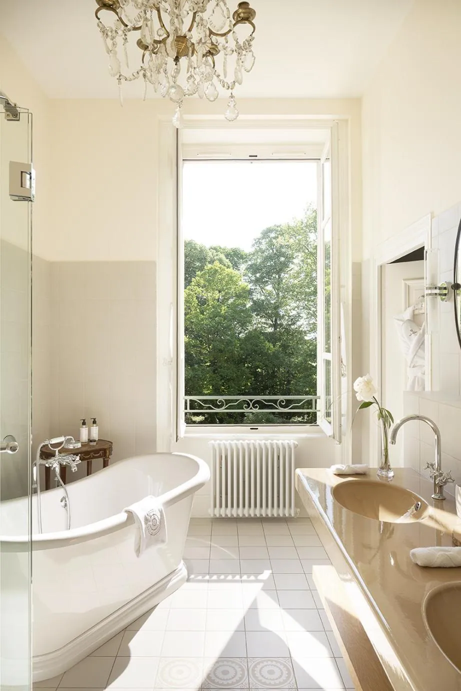 Shower in Château de Montcaud