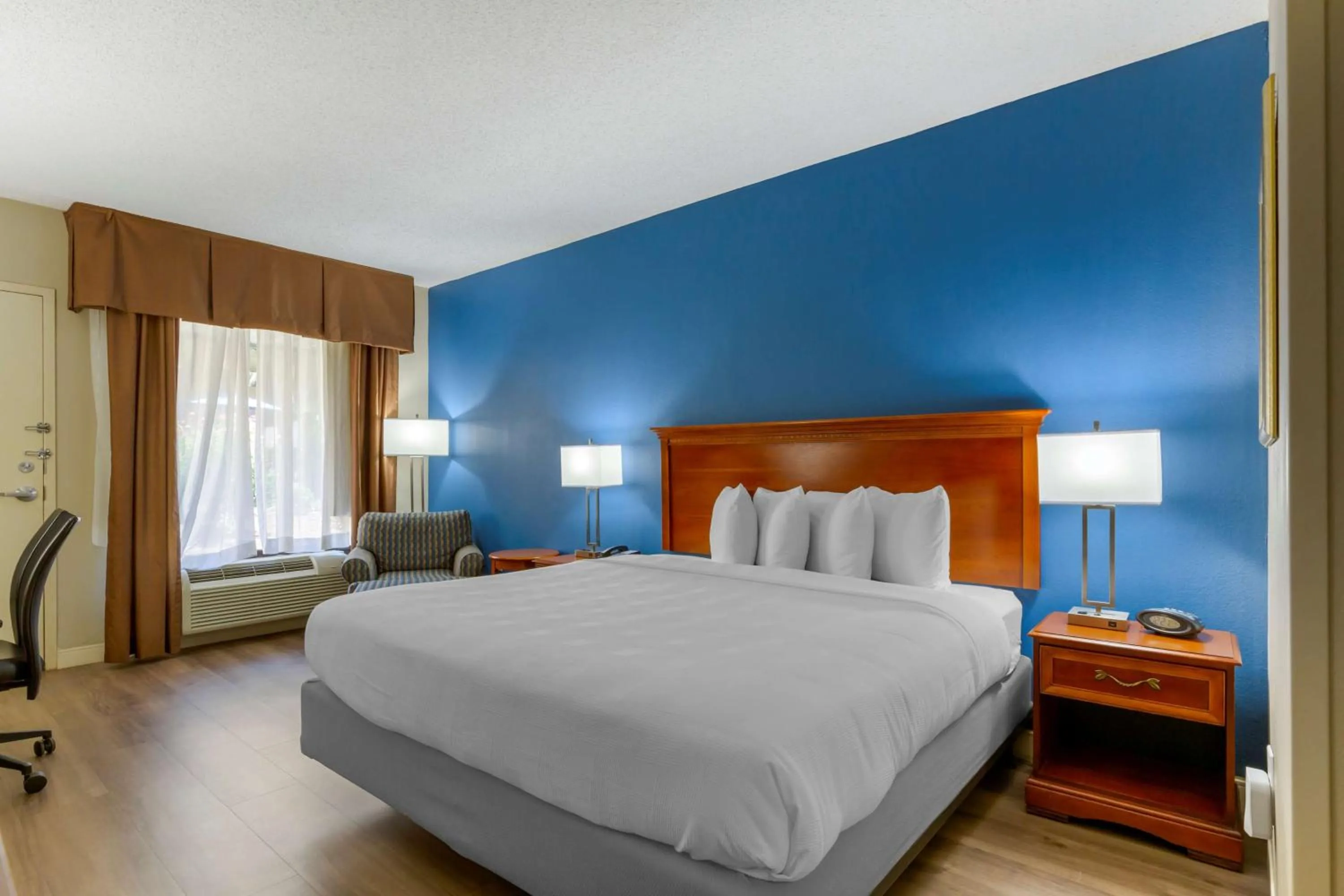 Bedroom in Best Western Plus Cary - NC State