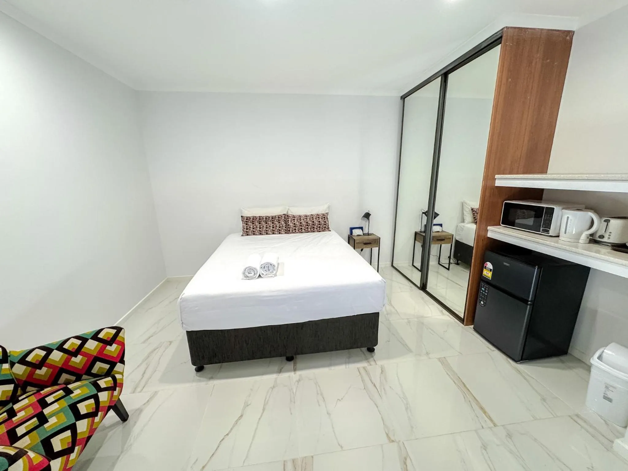 Bed in Crystal Fountain Motel Albury