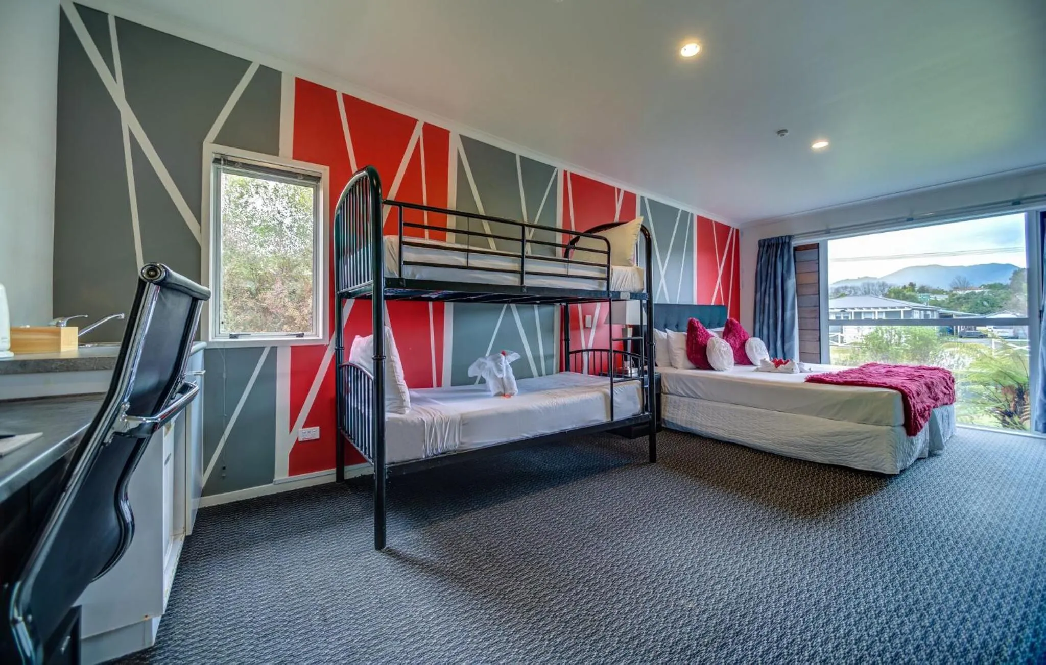 Bedroom, Bed in Silver Fern Lodge