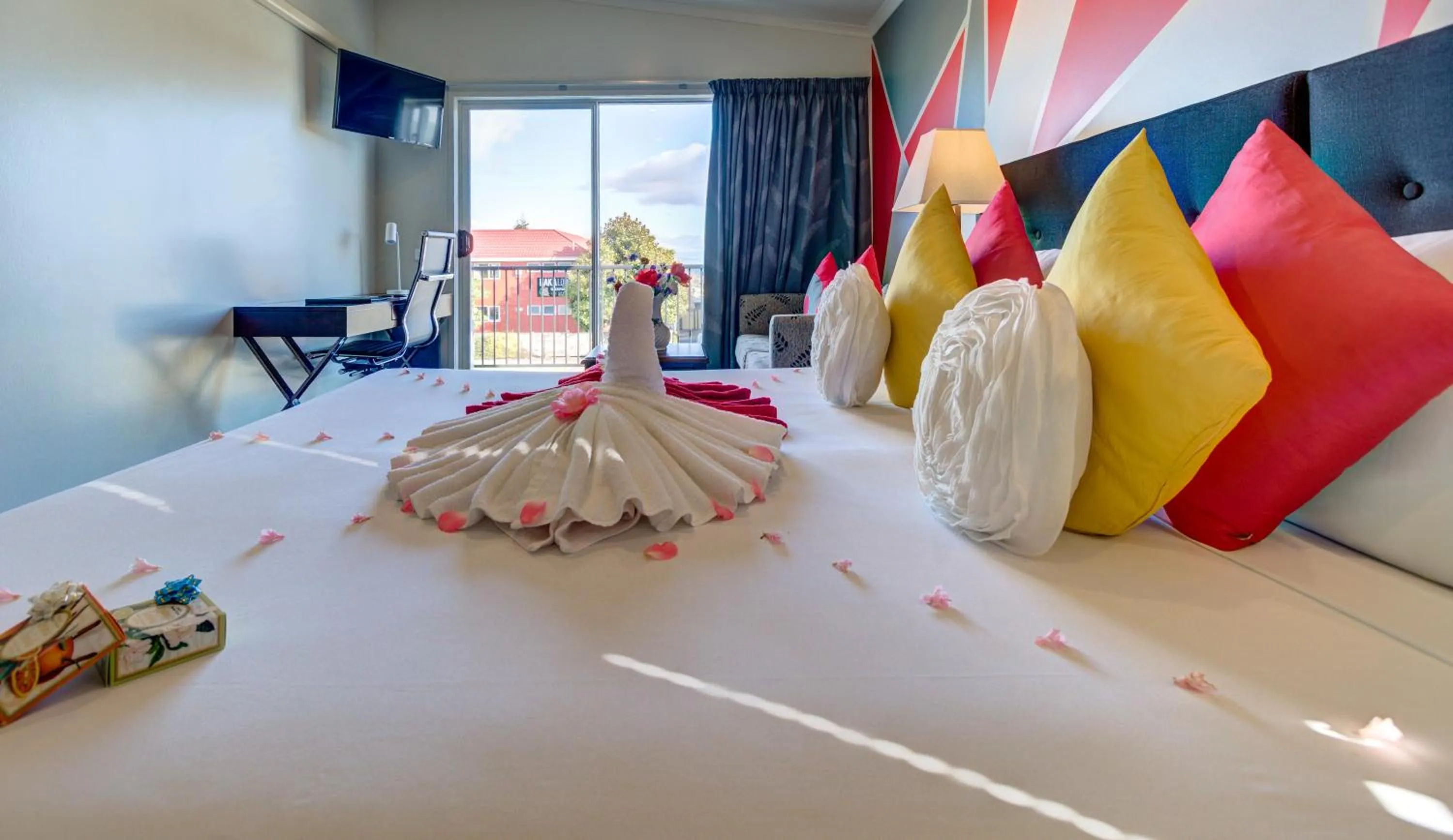 Bedroom, Bed in Silver Fern Lodge