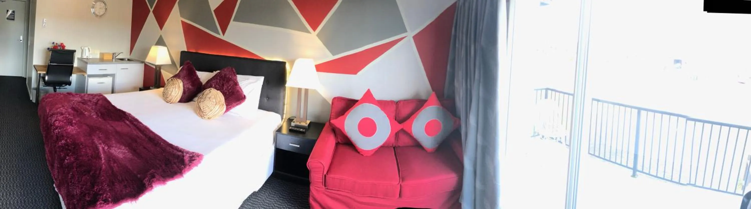 Photo of the whole room, Bed in Silver Fern Lodge