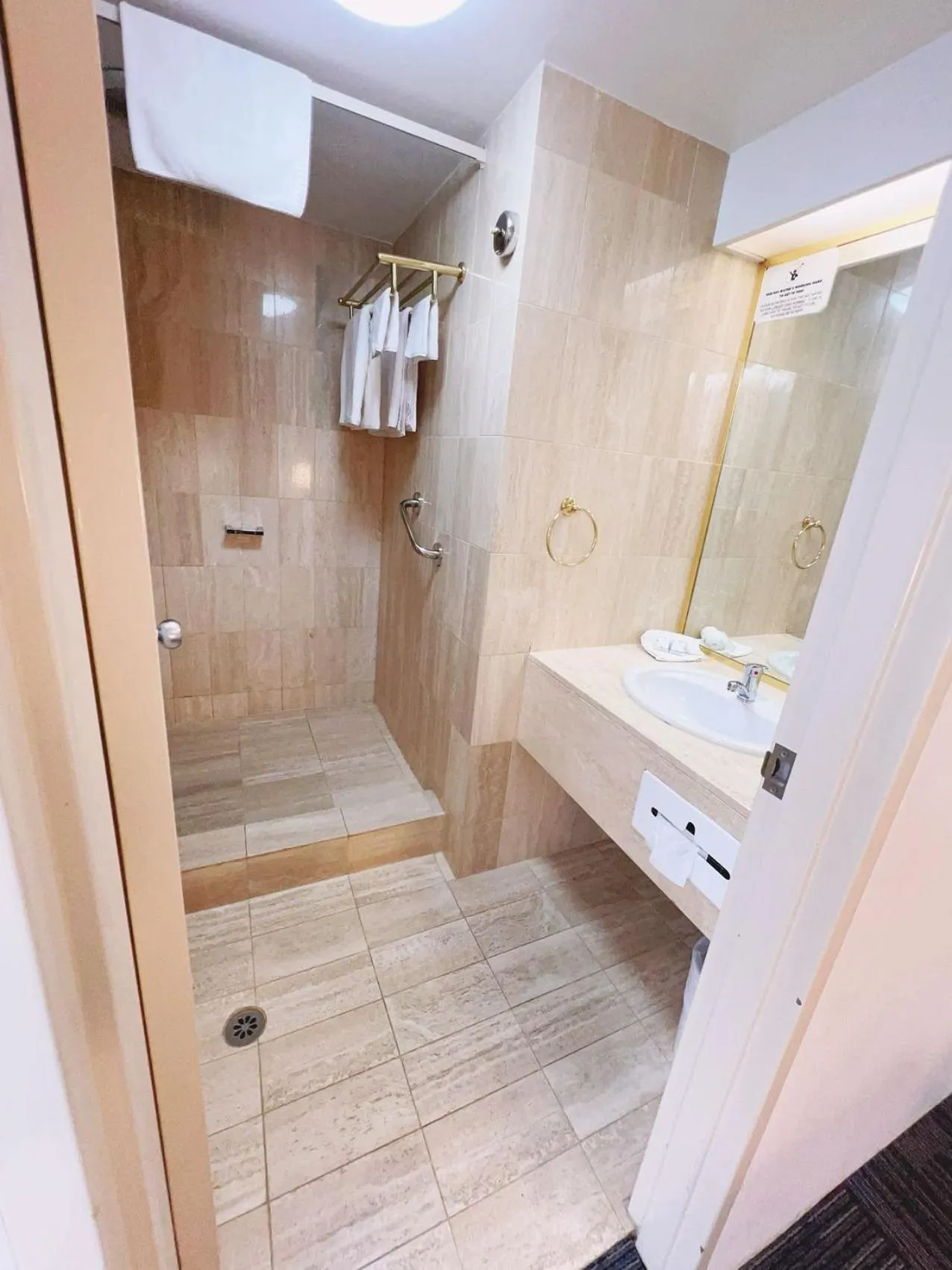 Shower in Carlton Lygon Lodge - Close to Melbourne Uni
