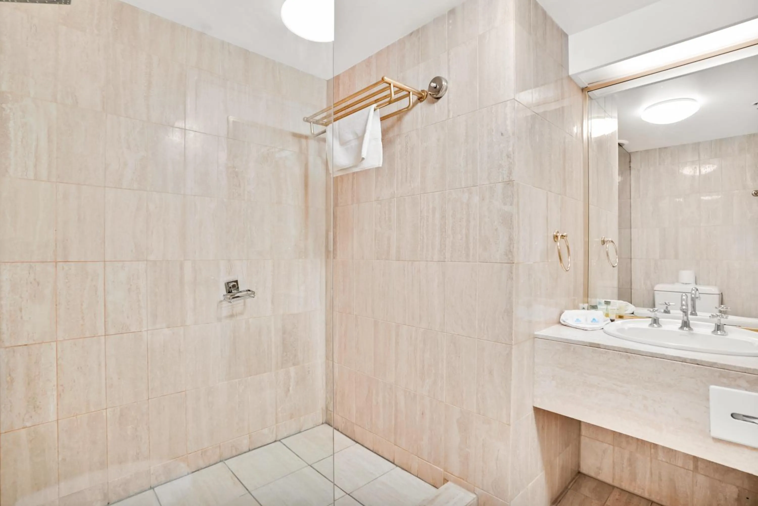 Shower in Carlton Lygon Lodge - Close to Melbourne Uni