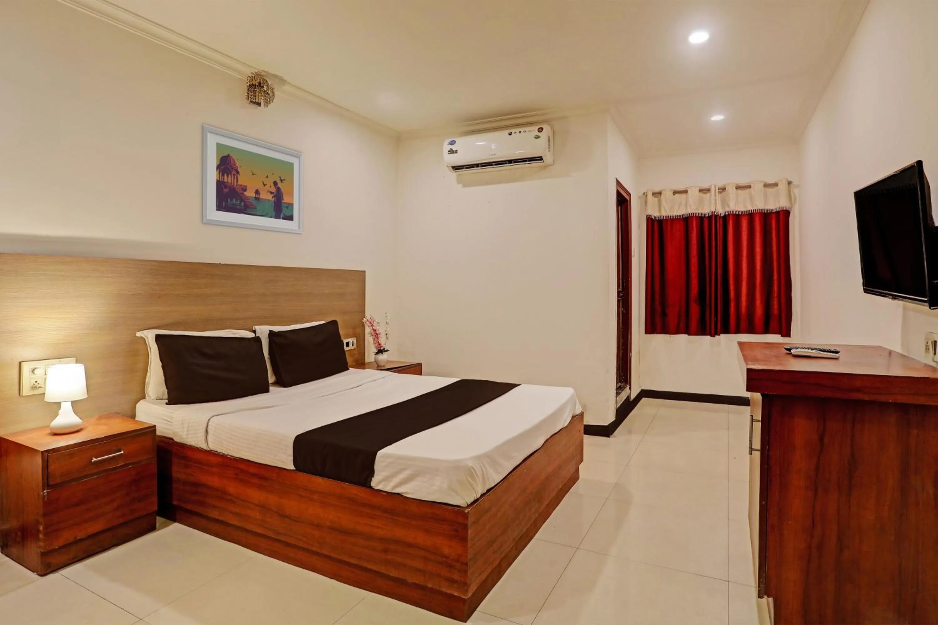 Bedroom, Bed in Hotel O Vaishnavi Park