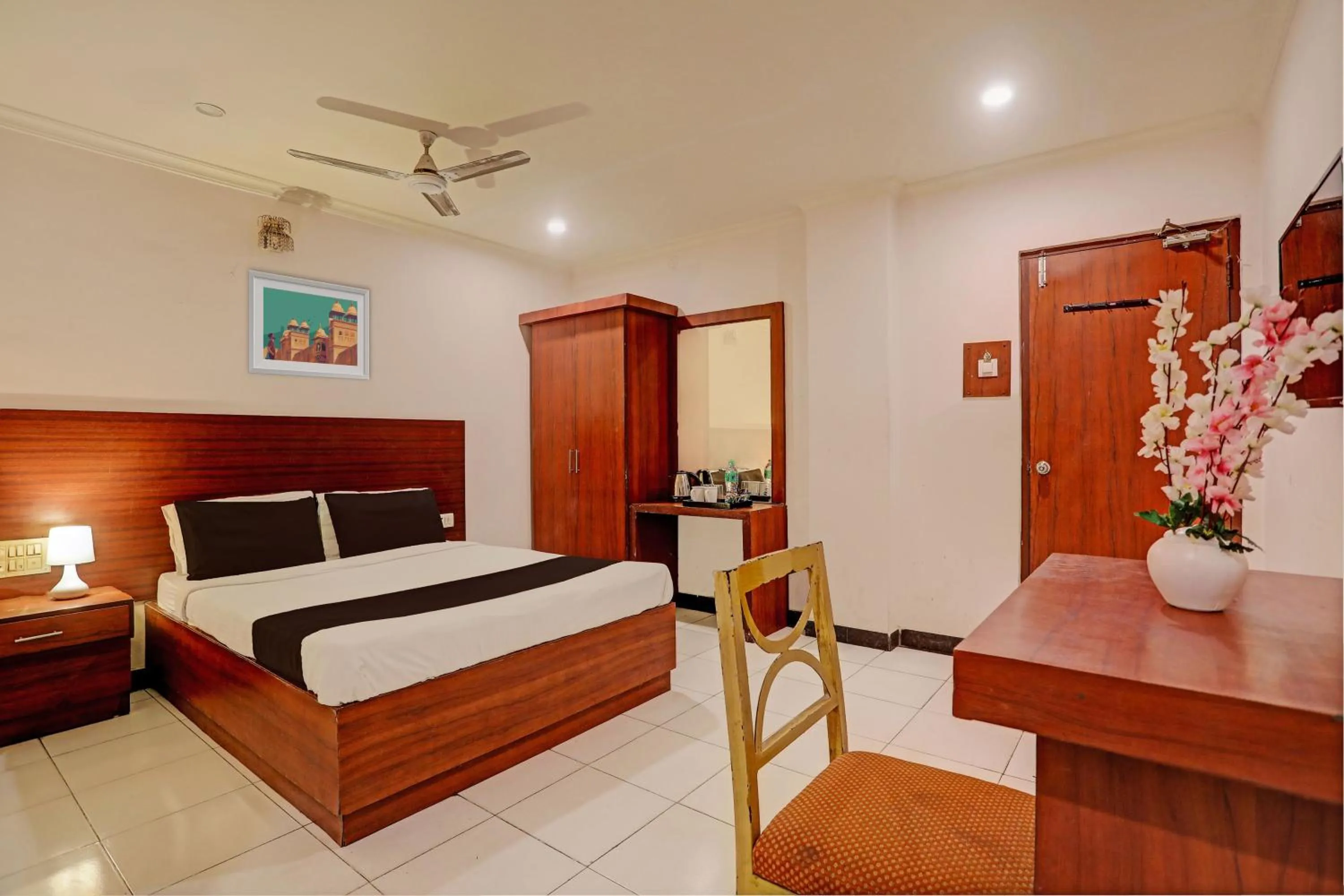 Bedroom, Bed in Hotel O Vaishnavi Park