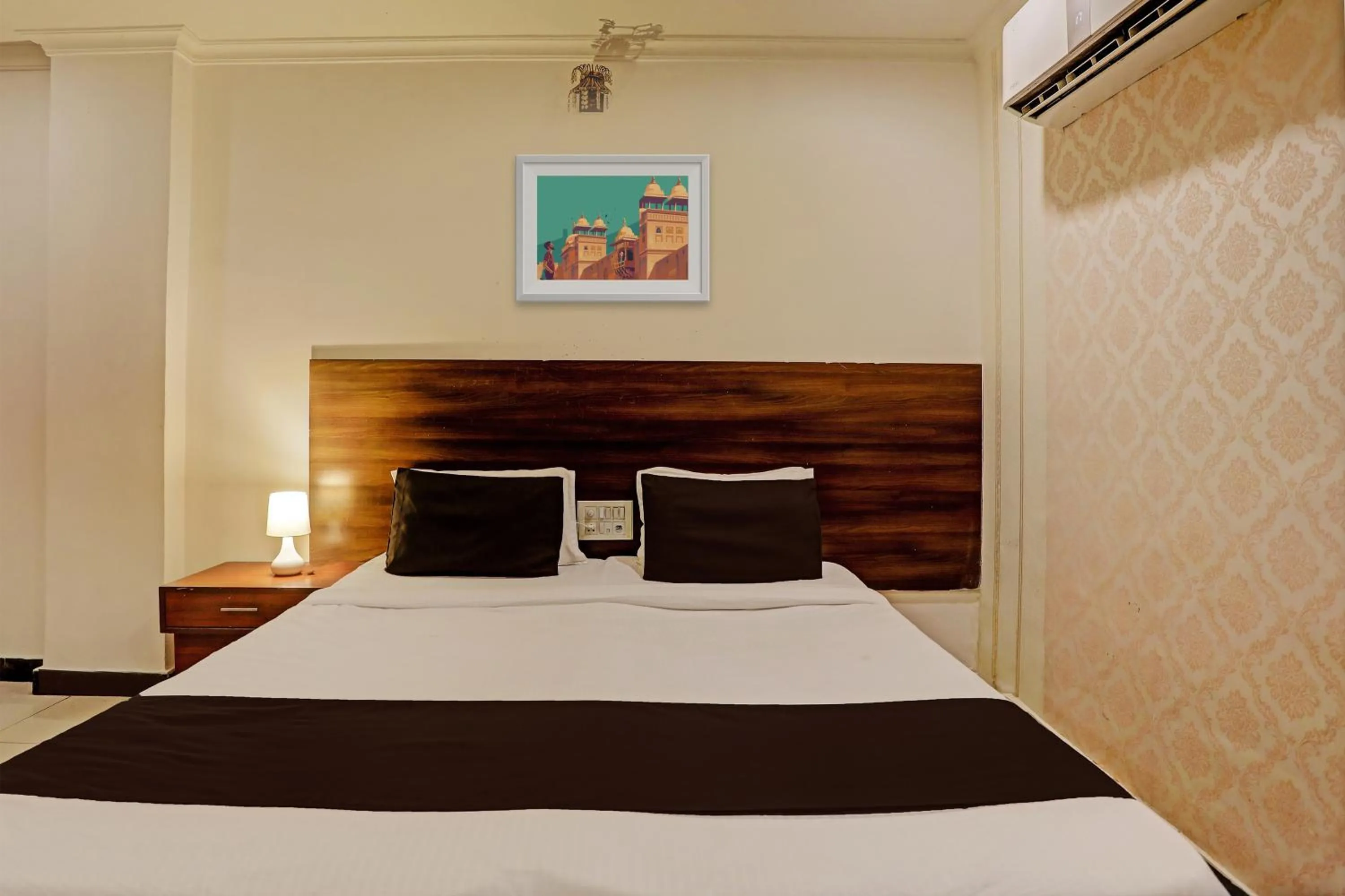Bedroom, Bed in Hotel O Vaishnavi Park