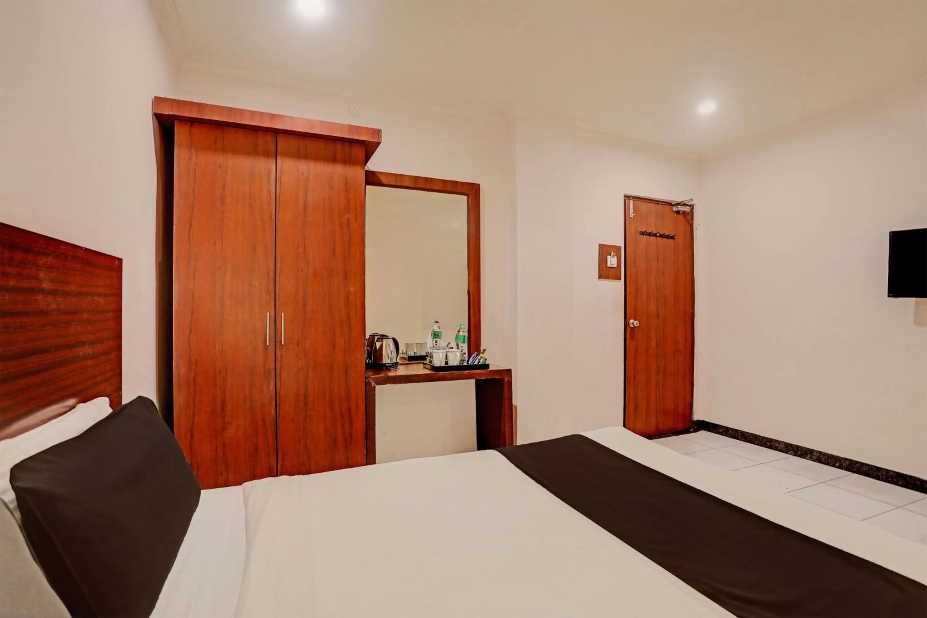 Bedroom, Bed in Hotel O Vaishnavi Park