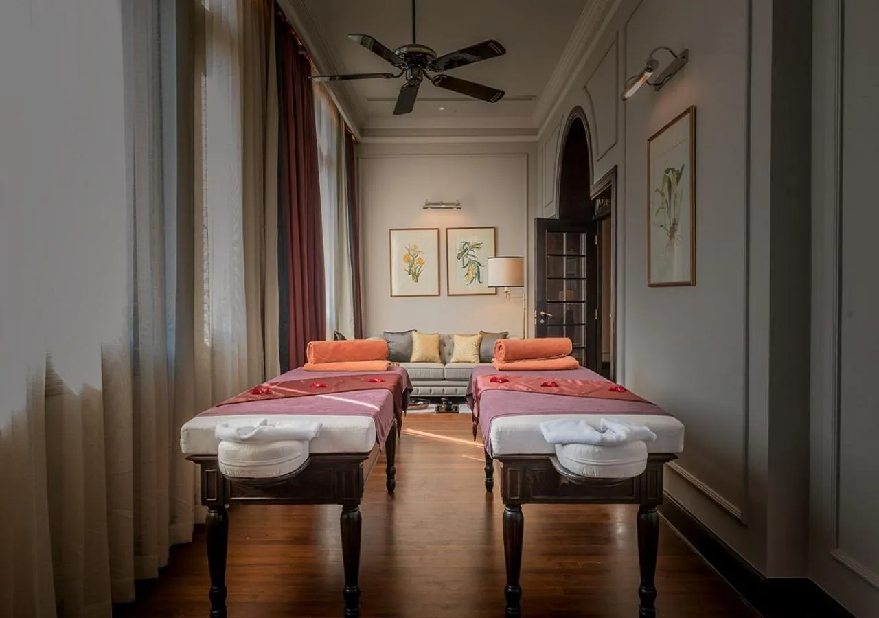 Massage, Bed in The Strand, Yangon