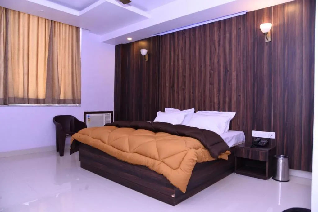 Photo of the whole room, Bed in The Ravindram Hotel