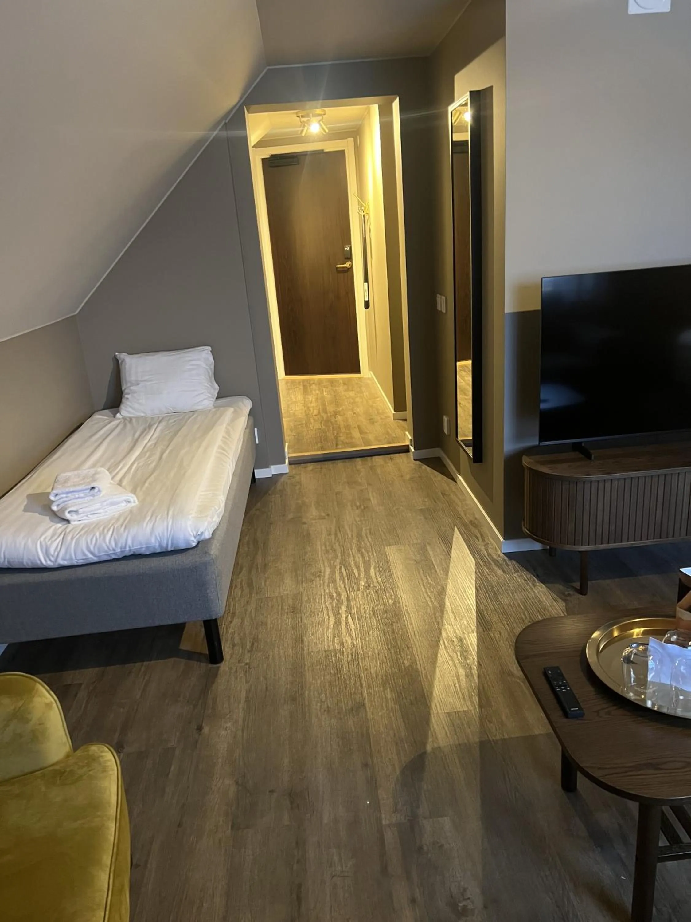 Communal lounge/ TV room, Bed in Hotell Gamla Staden