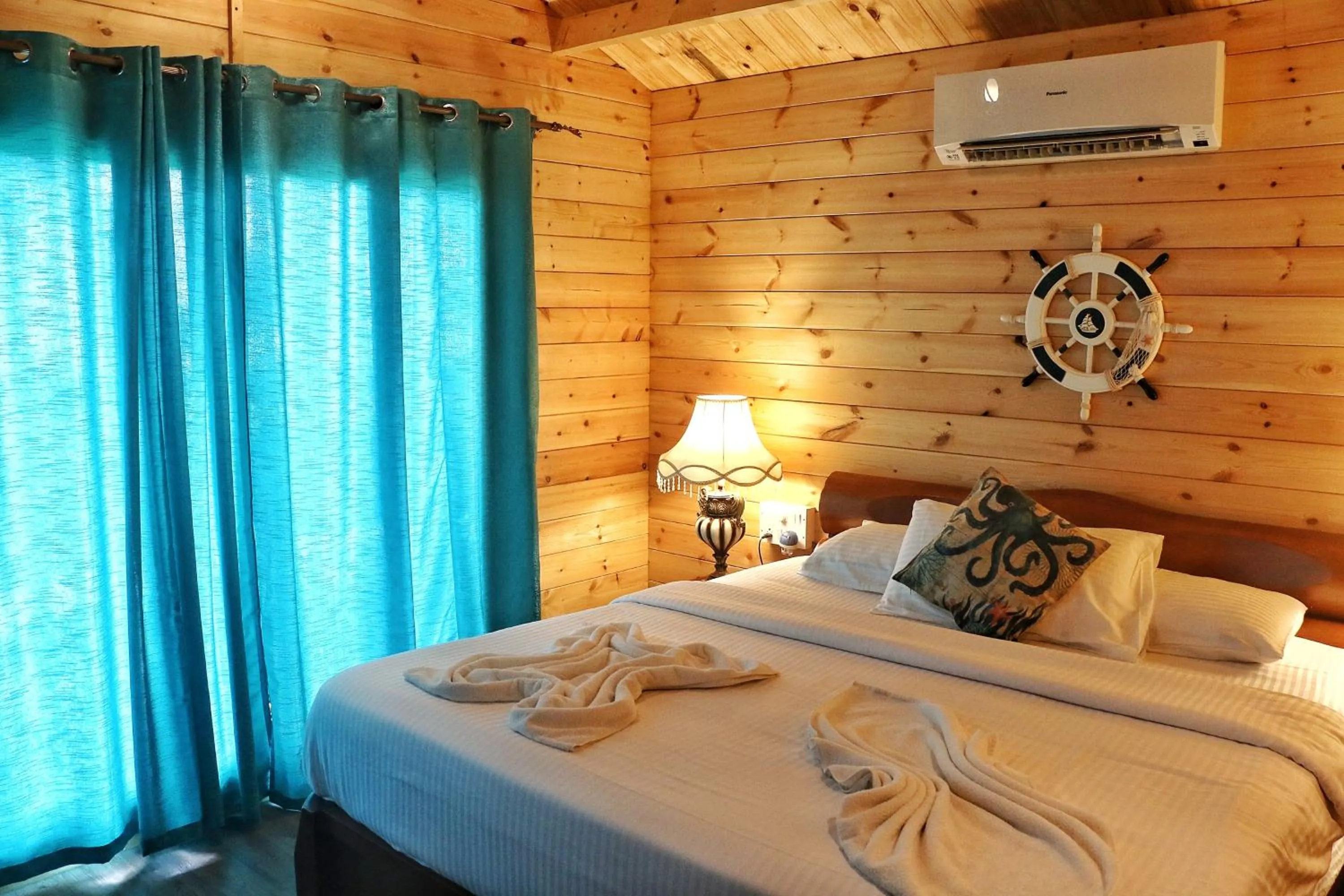 Bed in Montego Bay Beach Village - Morjim