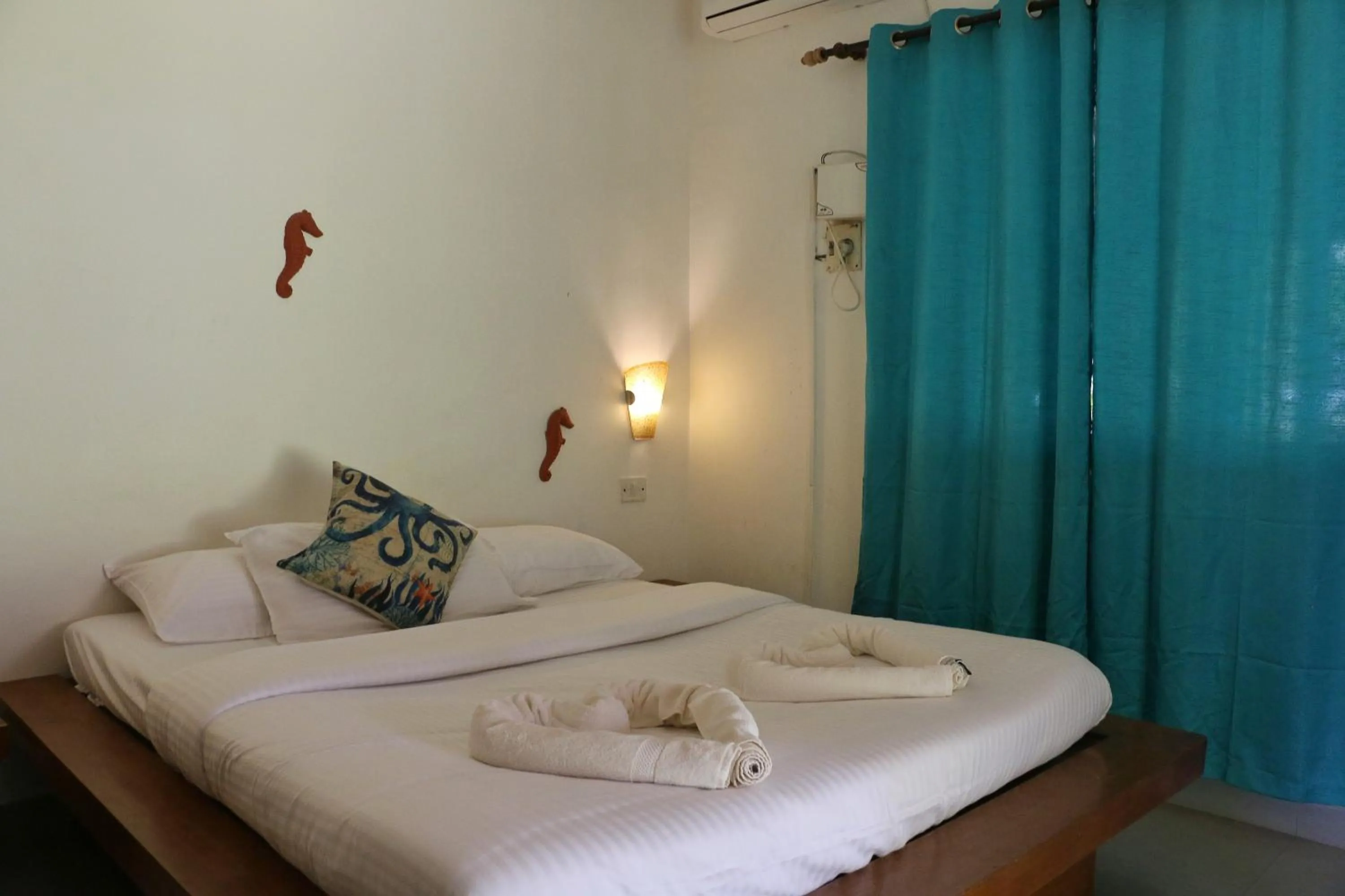 Bed in Montego Bay Beach Village - Morjim