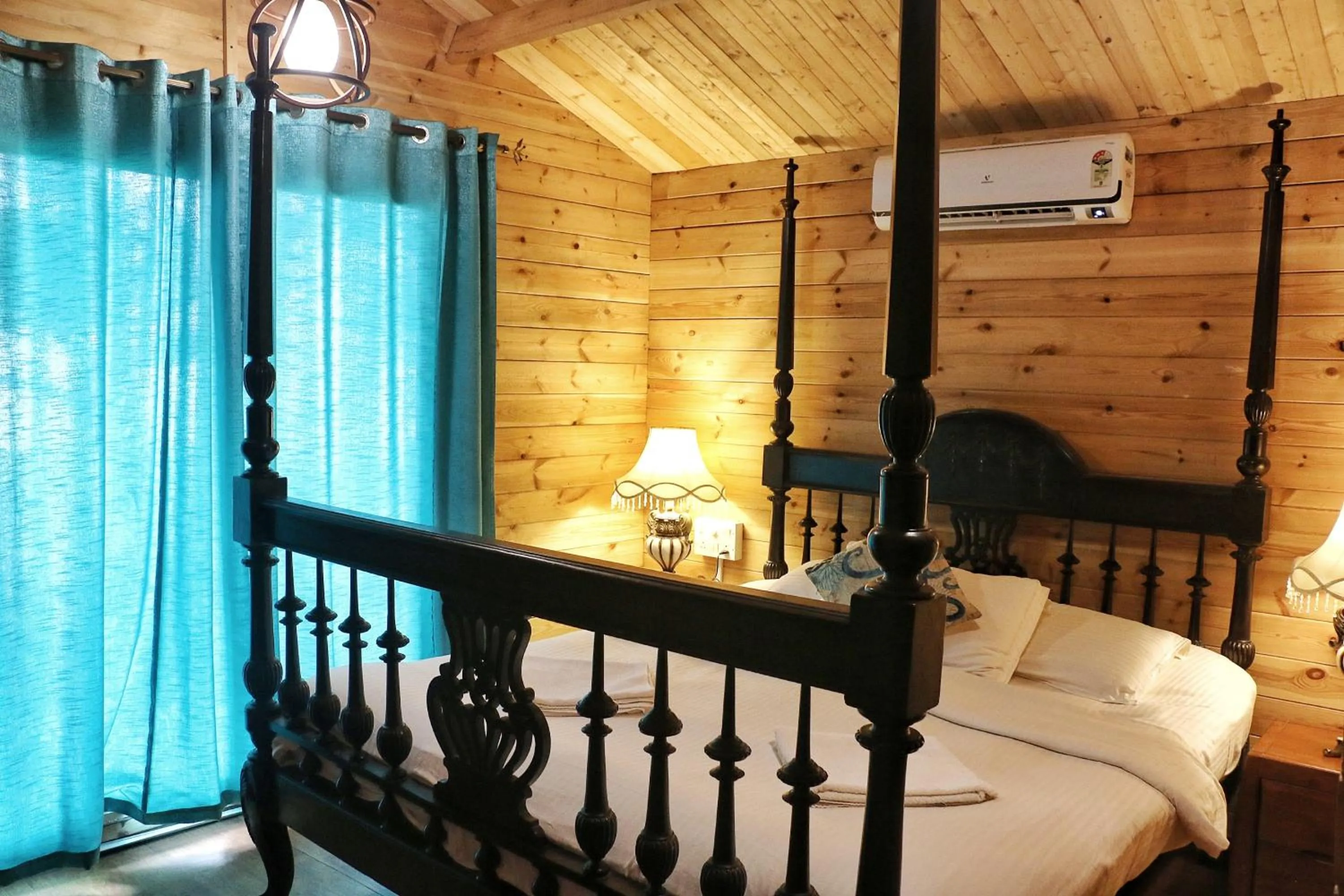 Bed in Montego Bay Beach Village - Morjim