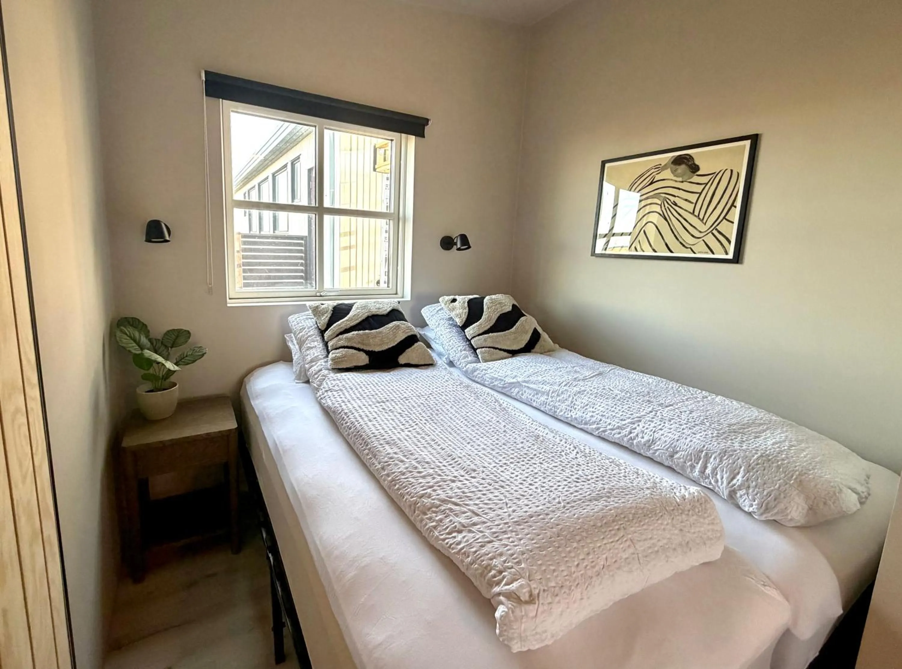 Bed in Garður Apartments