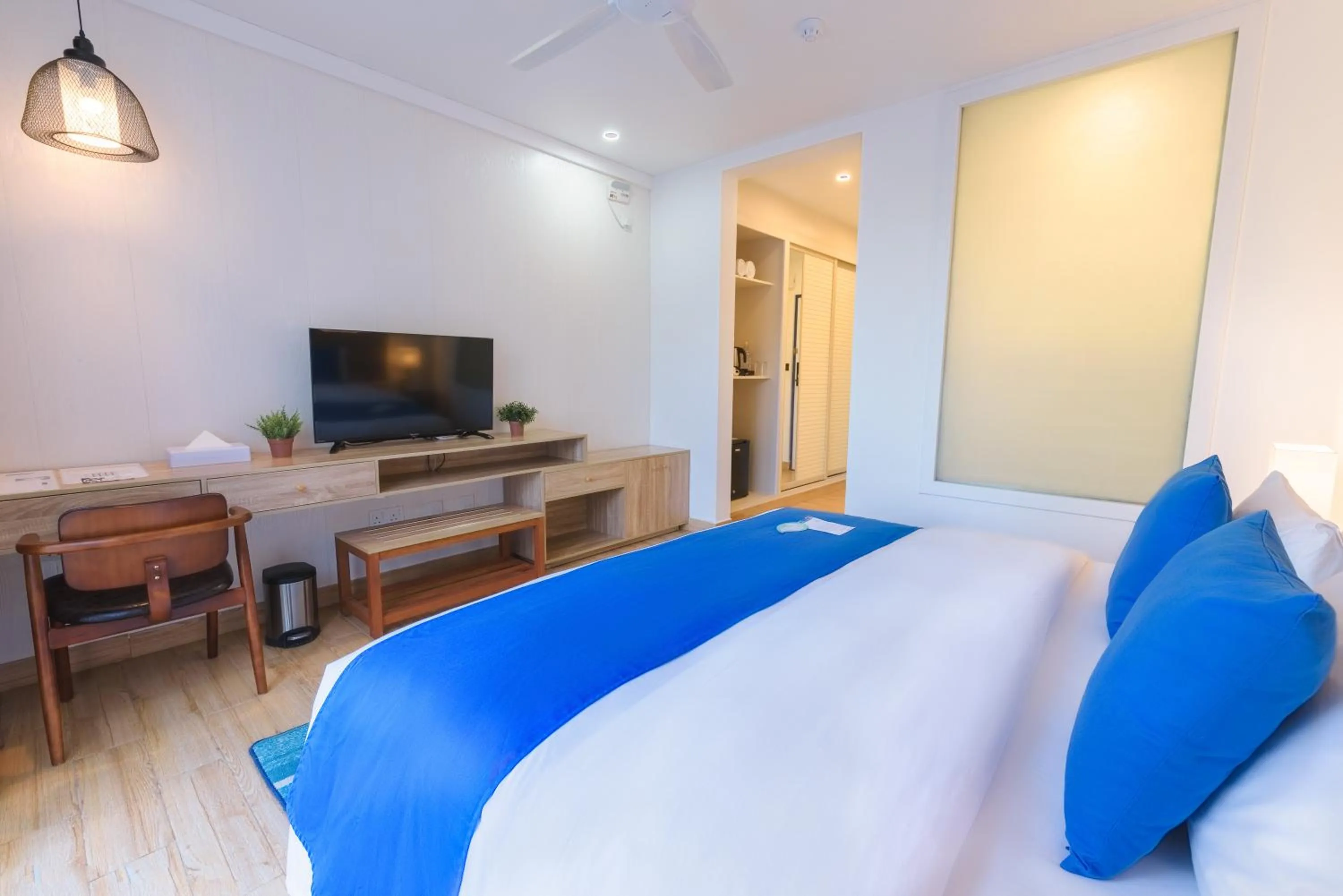 Photo of the whole room, Bed in Dhiguveli Maldives