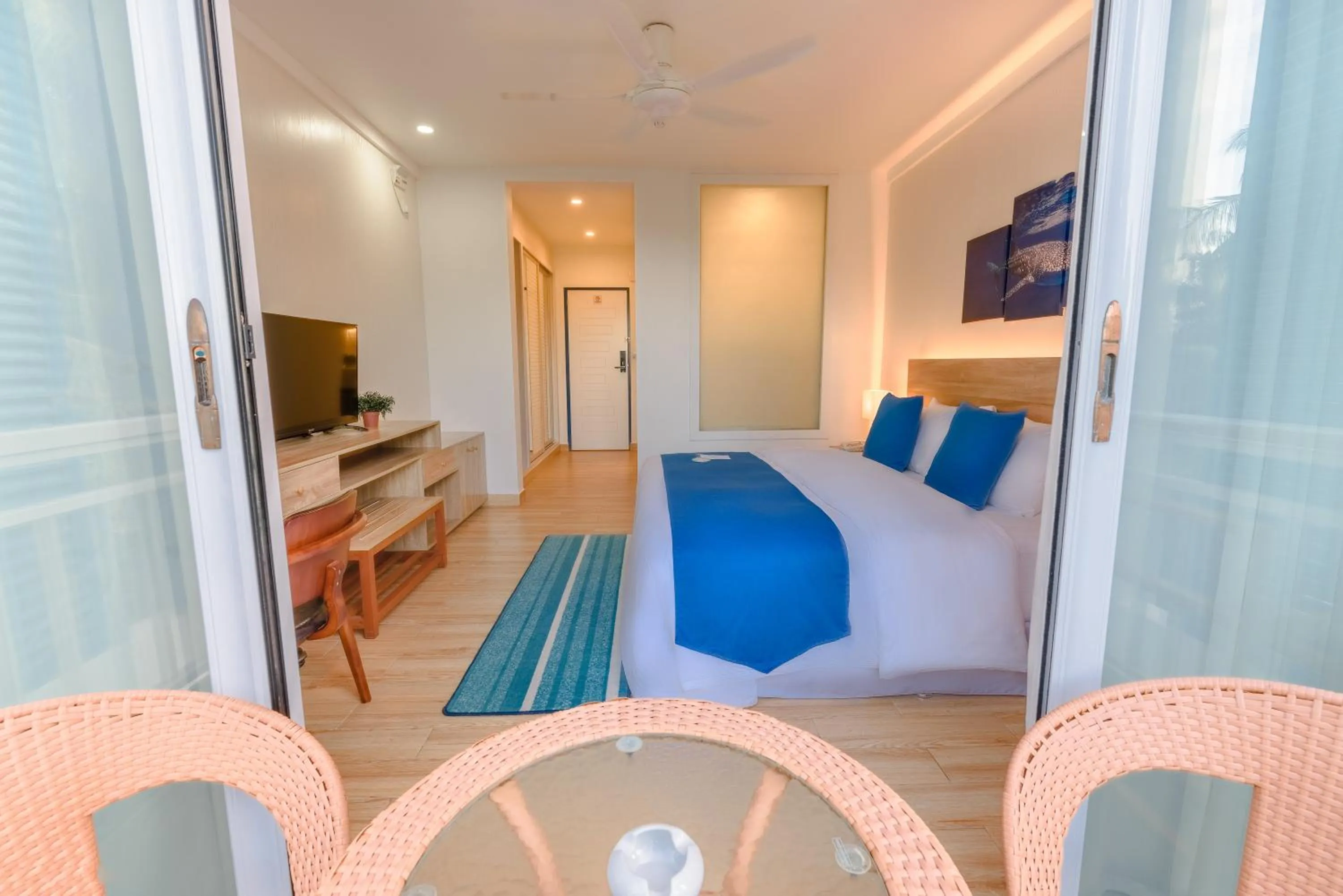 Photo of the whole room, Bed in Dhiguveli Maldives