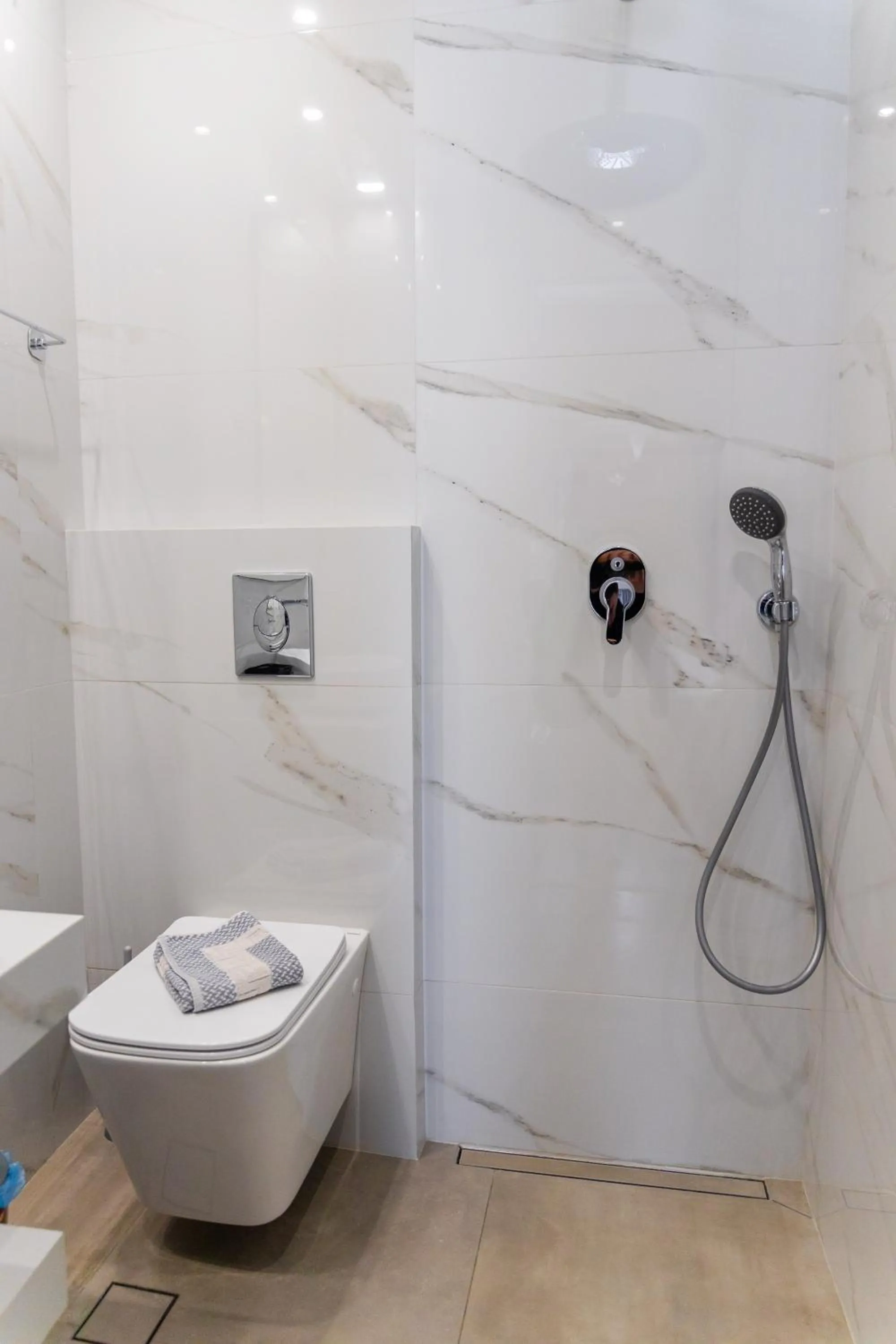 Shower in Hotel Diana