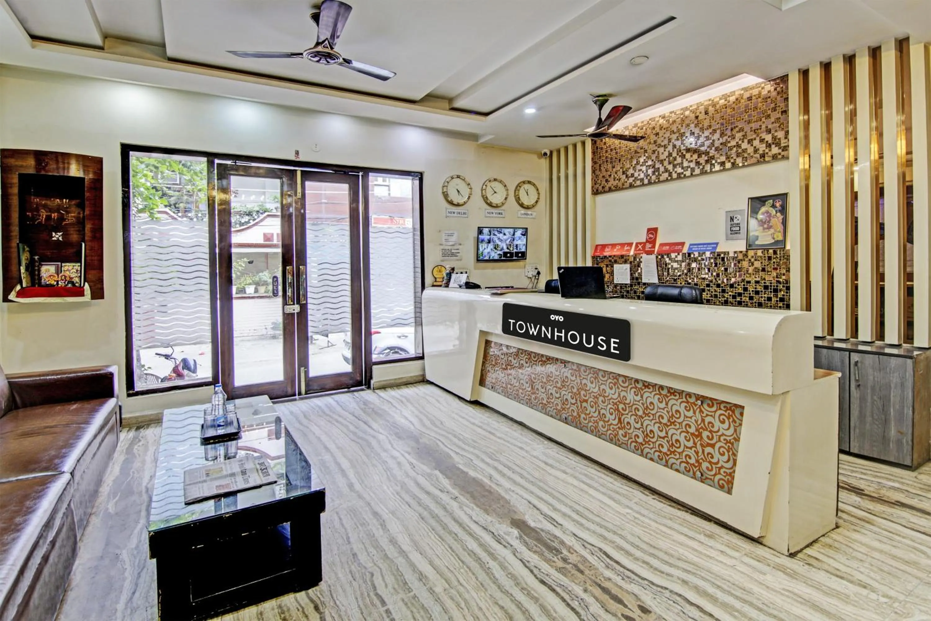 Lobby or reception in Townhouse Grand Inn