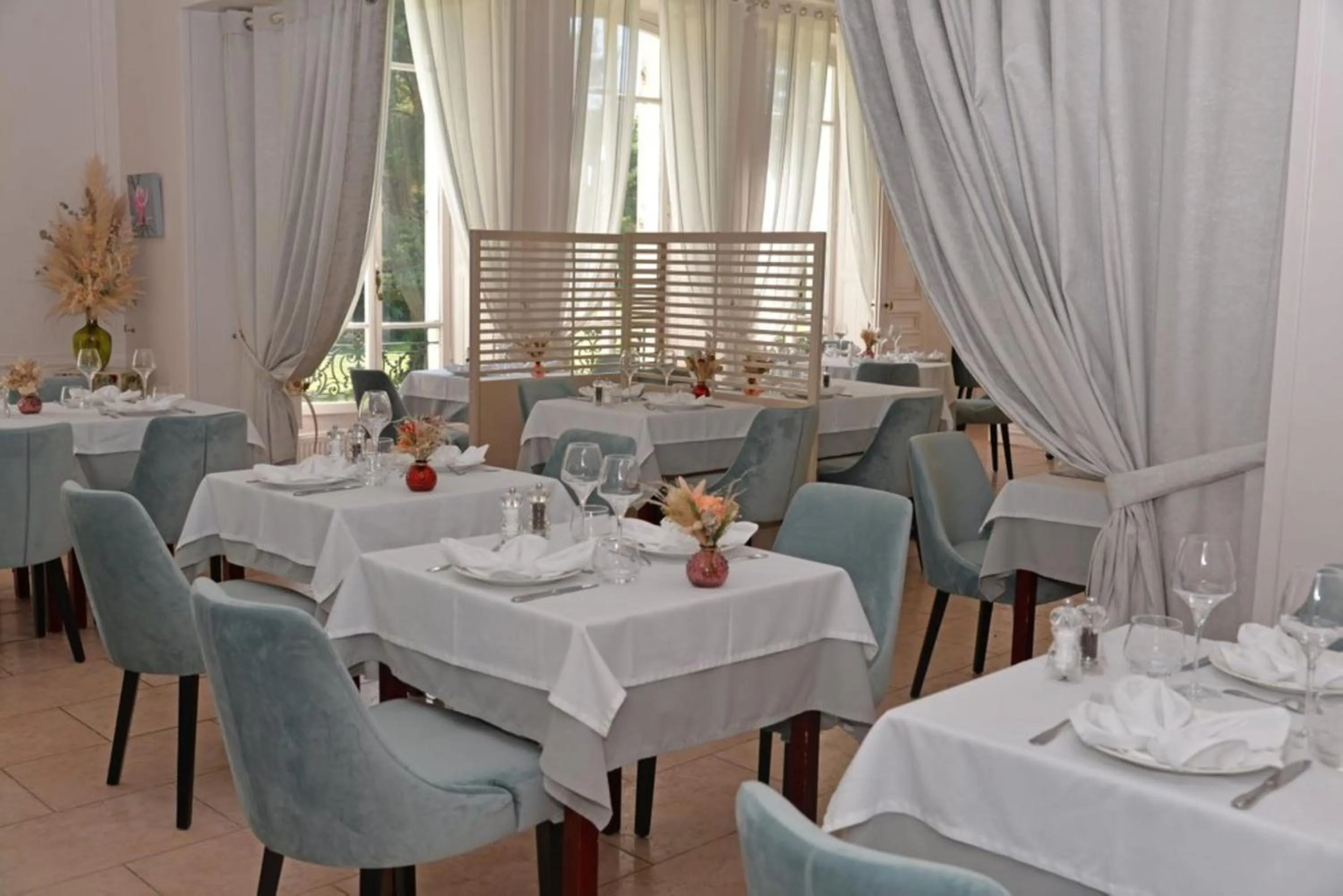 Logis - Hostellerie Le Chatel Nangis