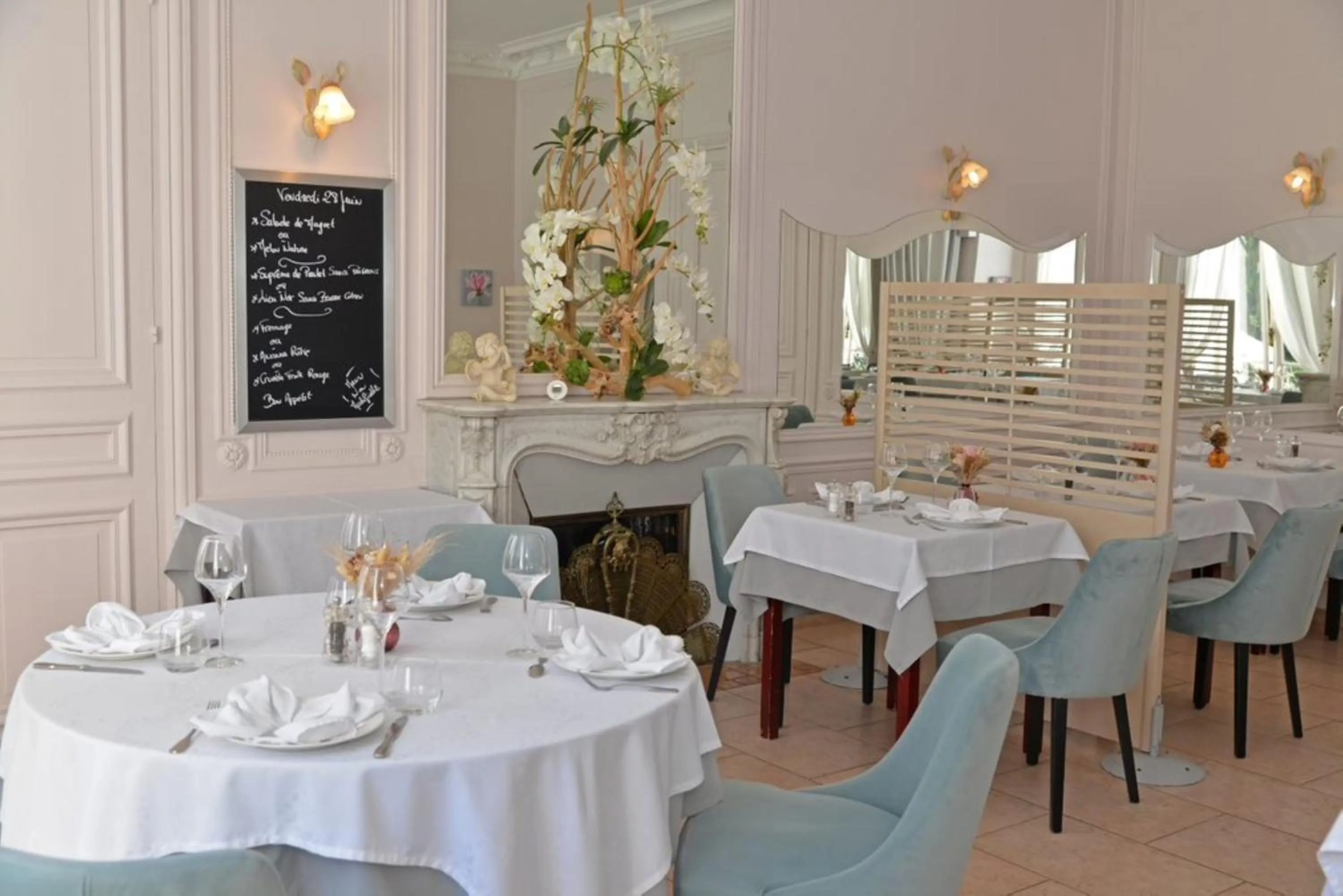 Logis - Hostellerie Le Chatel Nangis