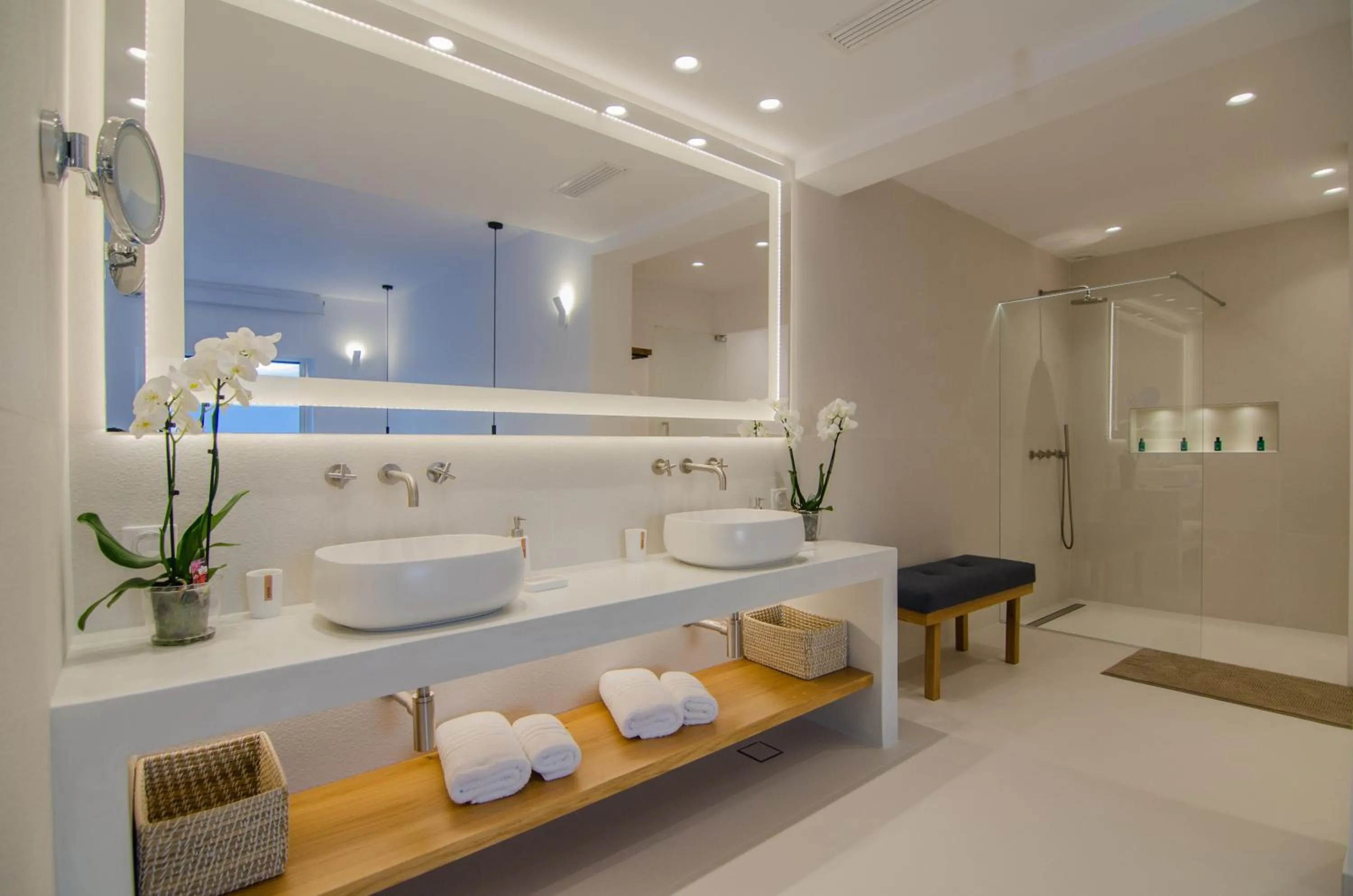 Shower in Lofos Village