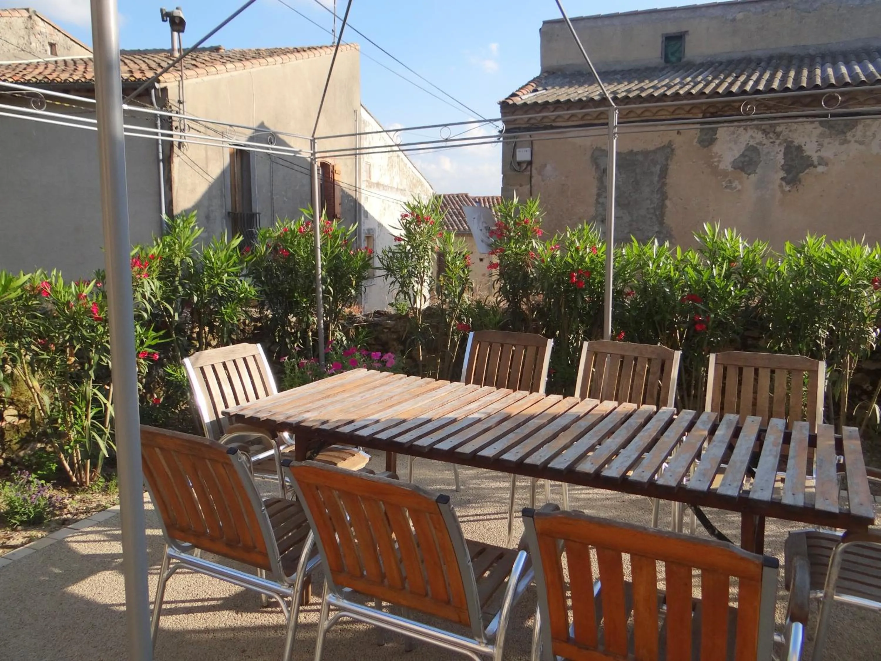 Restaurant/places to eat in La Grande Maison