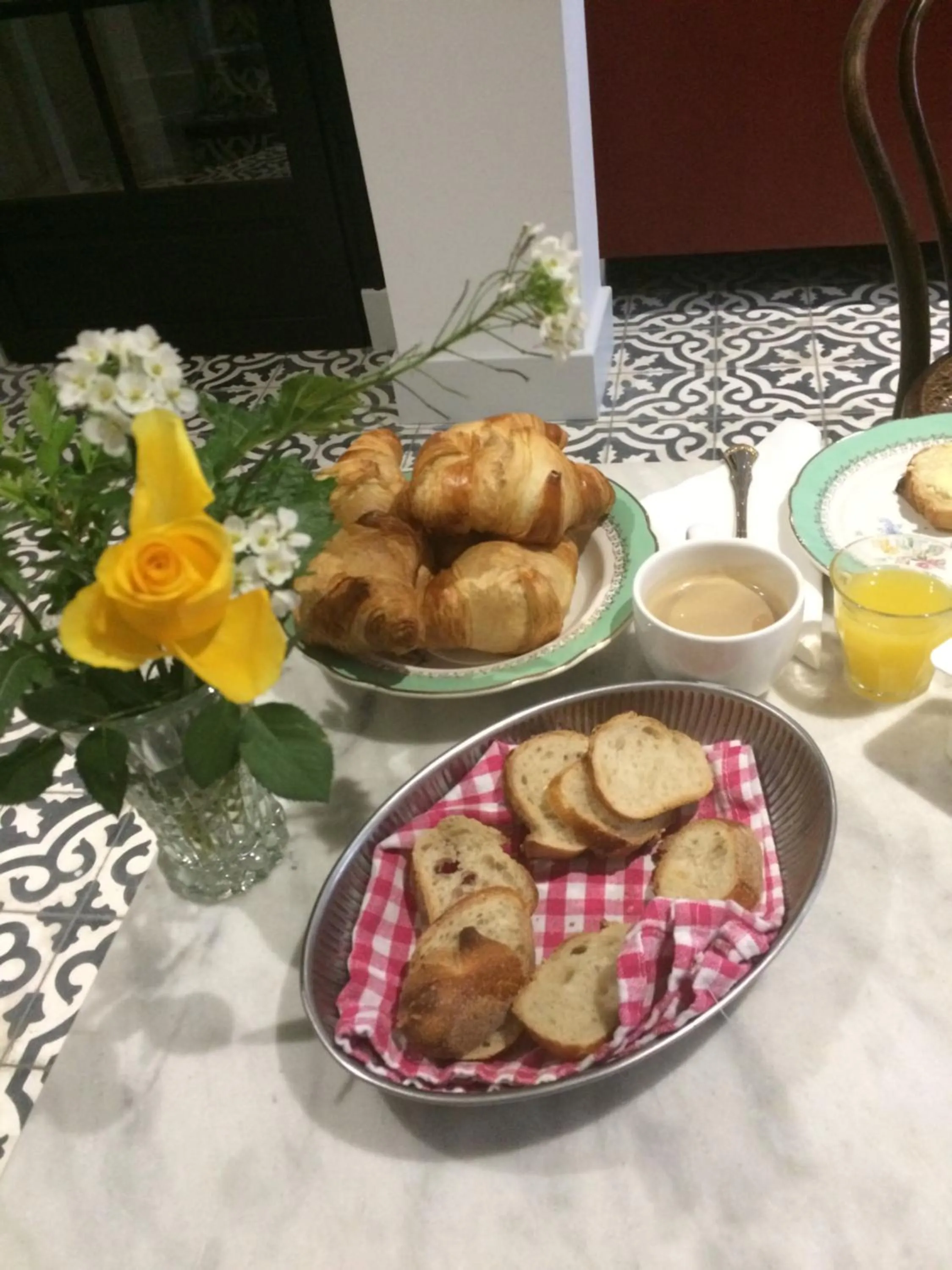 Restaurant/places to eat in La Grande Maison