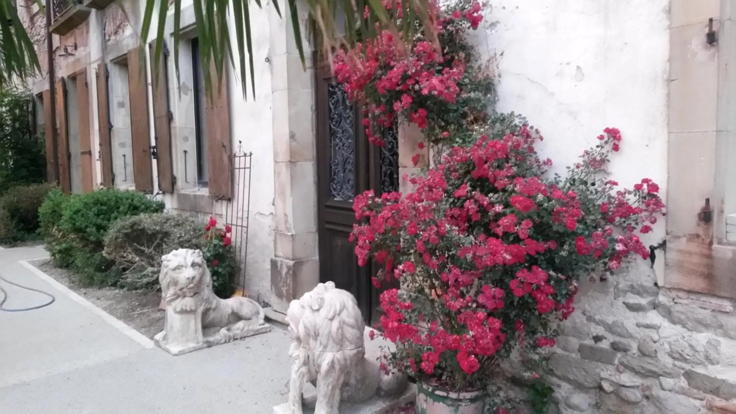 Facade/entrance in La Grande Maison