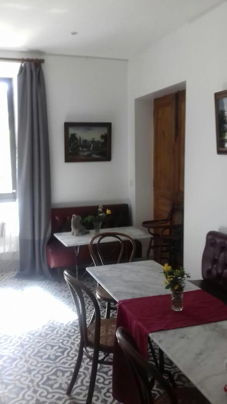 Restaurant/places to eat in La Grande Maison