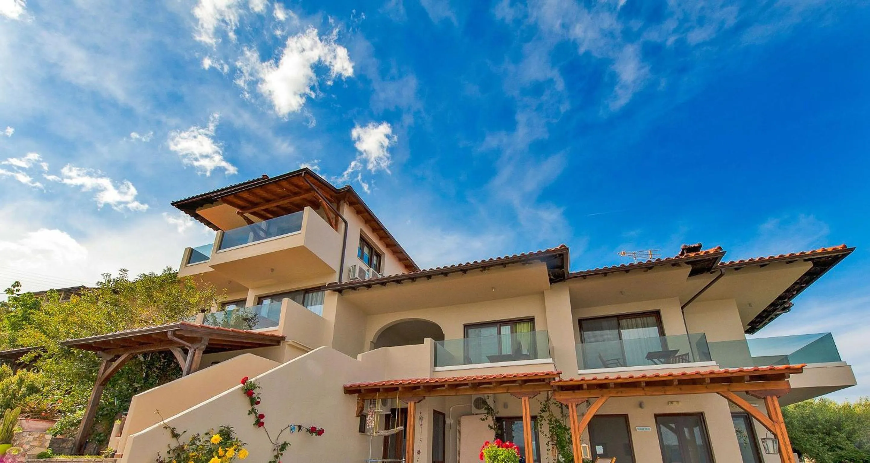 Property building in Thalassokipos