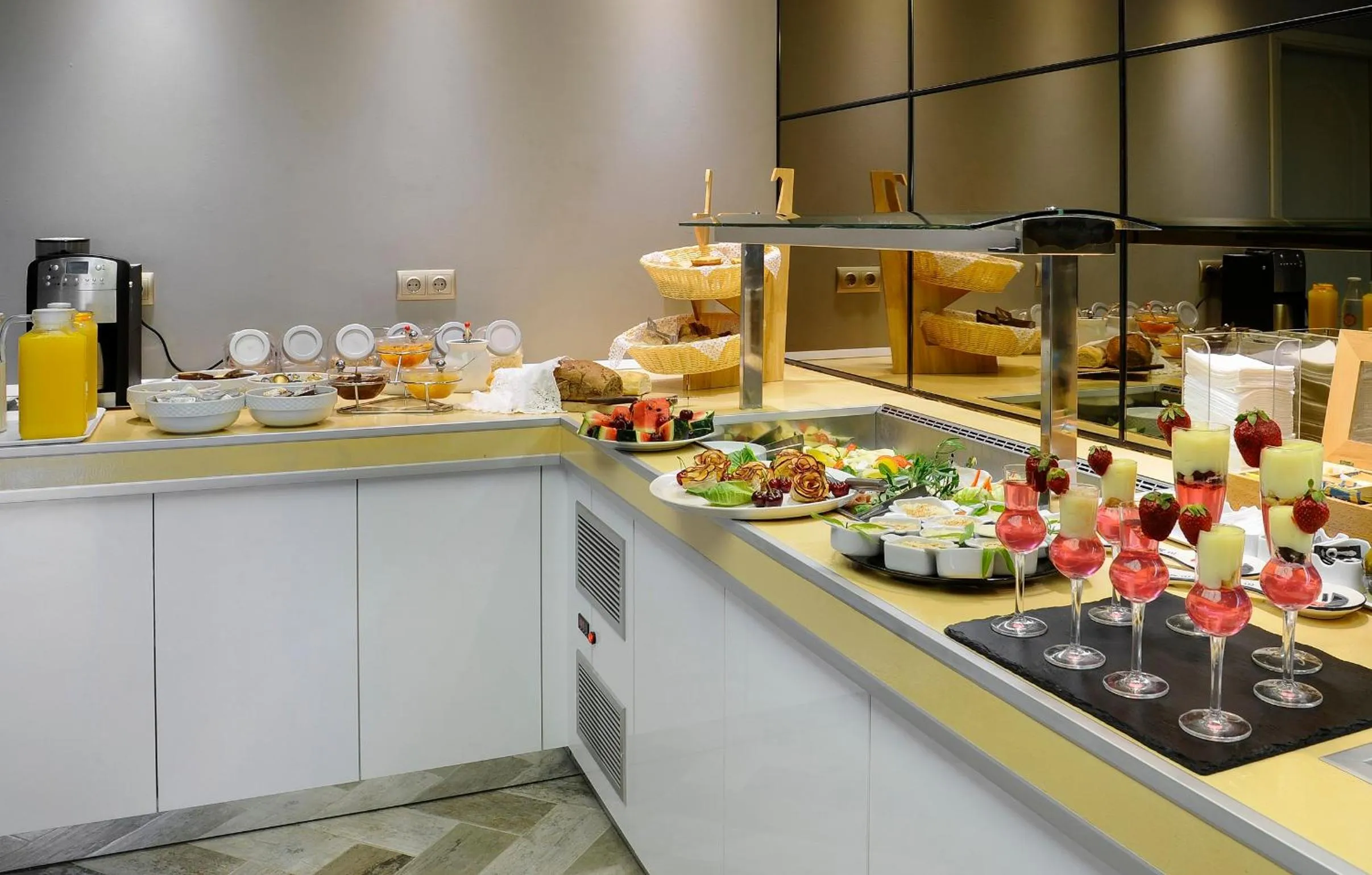 Buffet breakfast in Thalassokipos