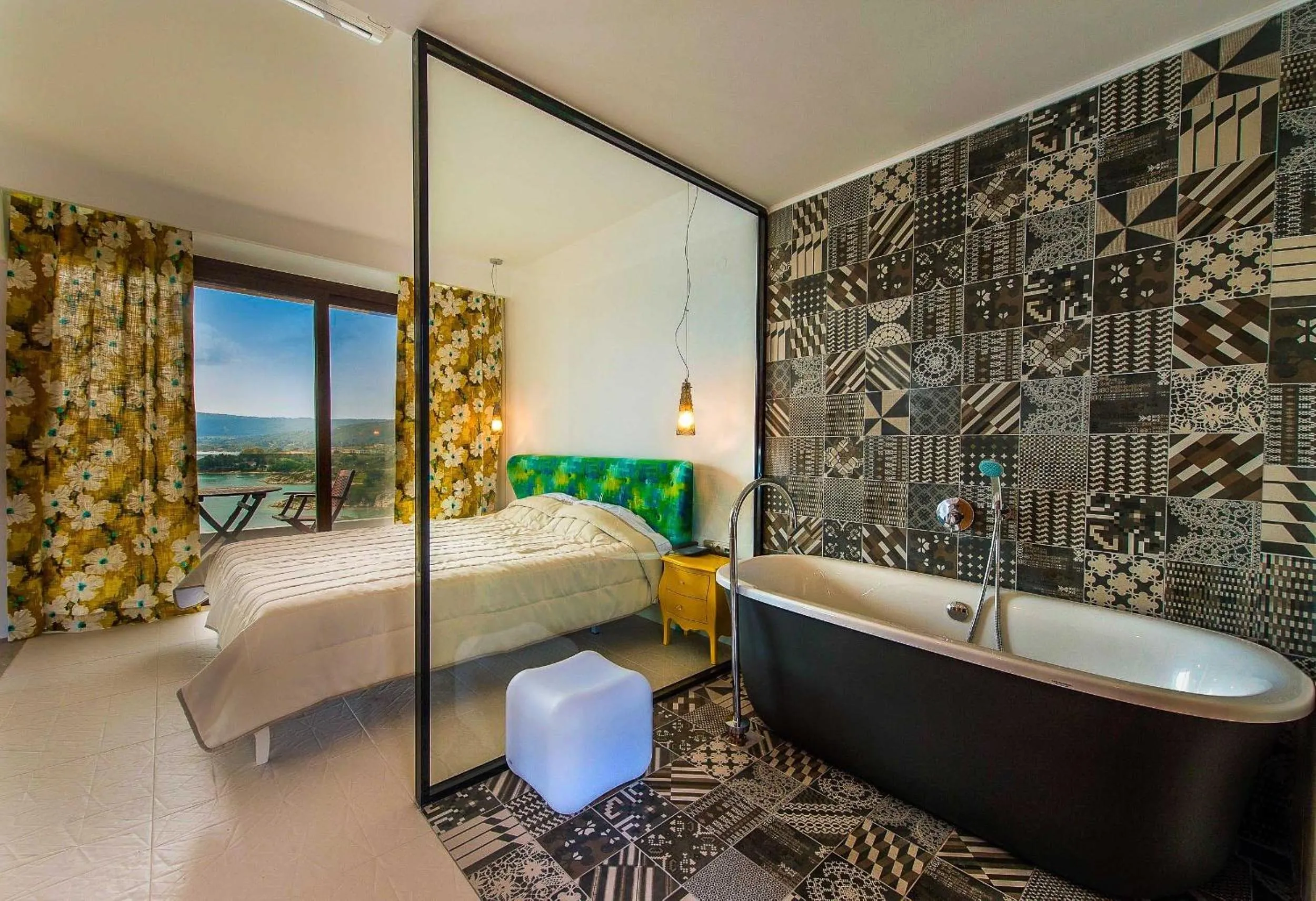 Photo of the whole room, Bed in Thalassokipos