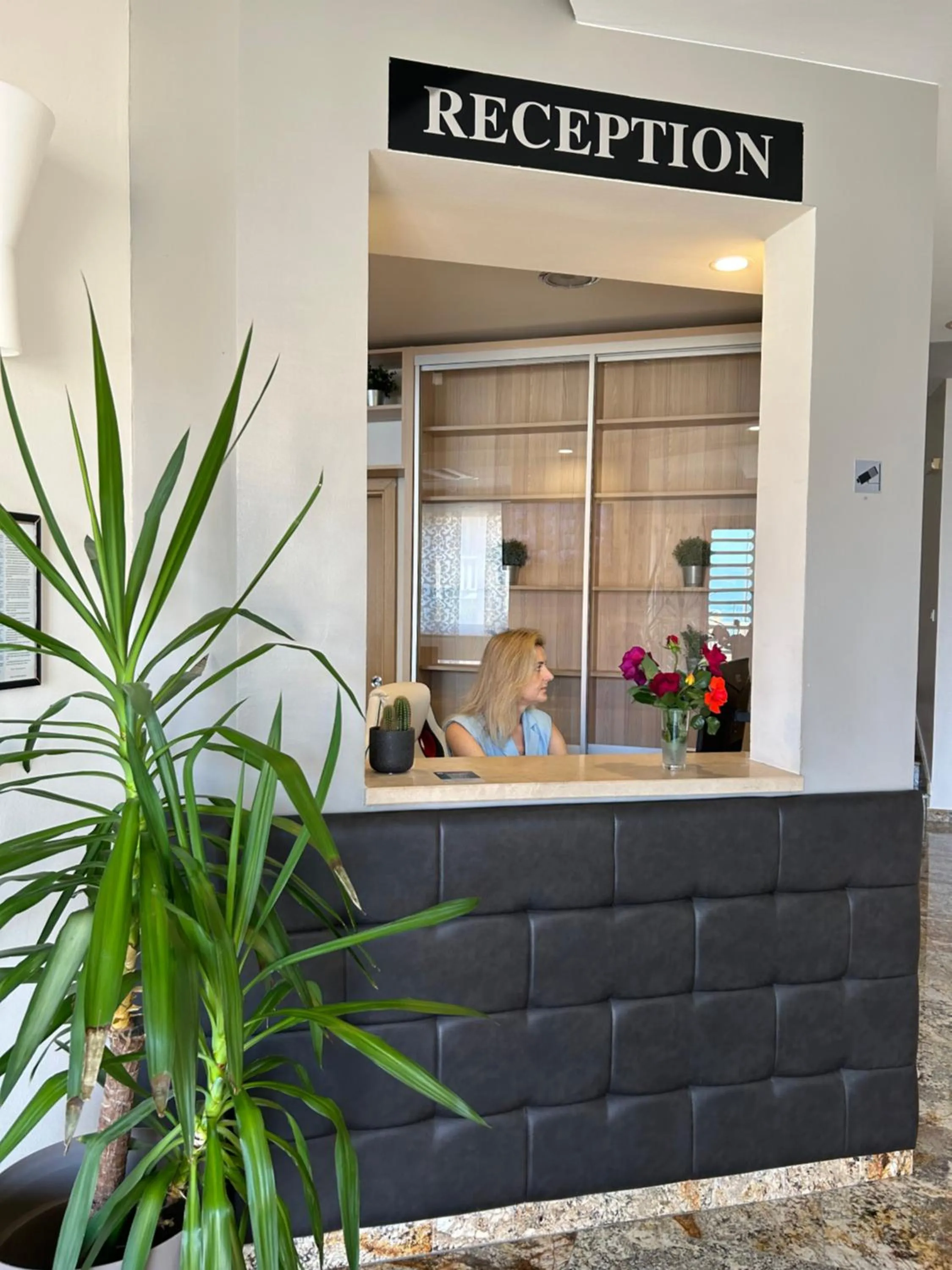 Communal lounge/ TV room in Hotel Villa MiraMar