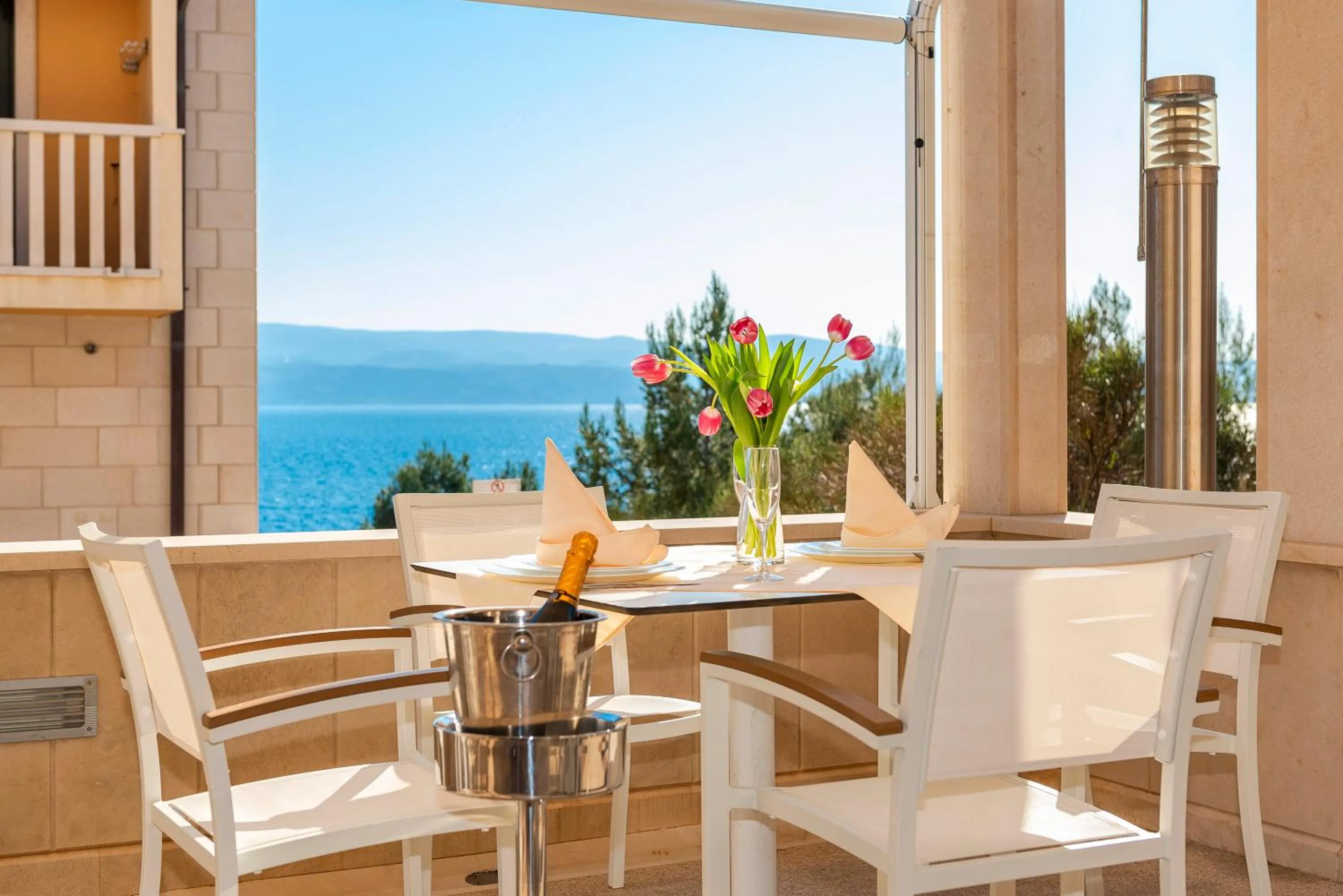 Restaurant/places to eat in Hotel Villa MiraMar