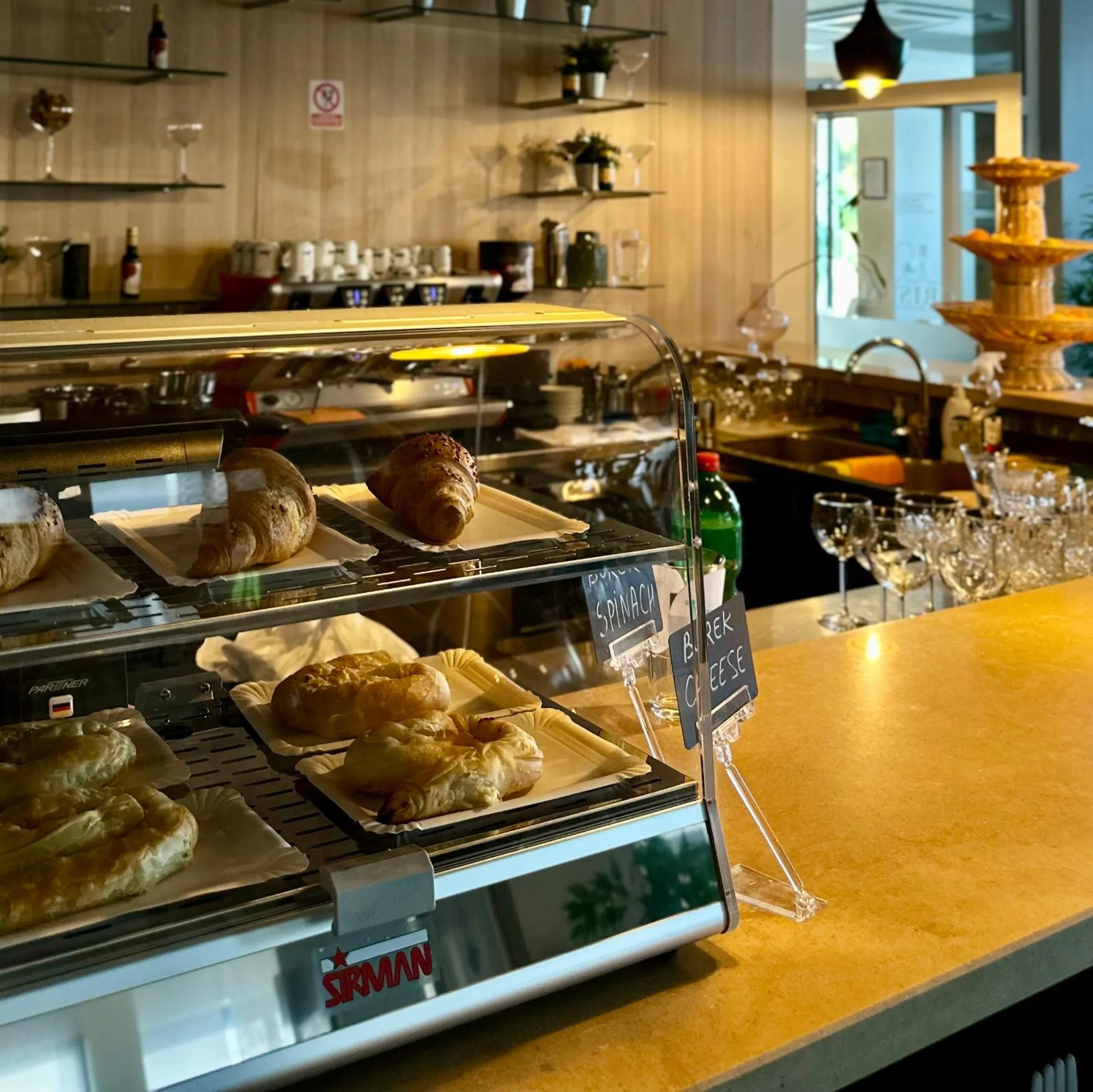 Restaurant/places to eat in Hotel Villa MiraMar