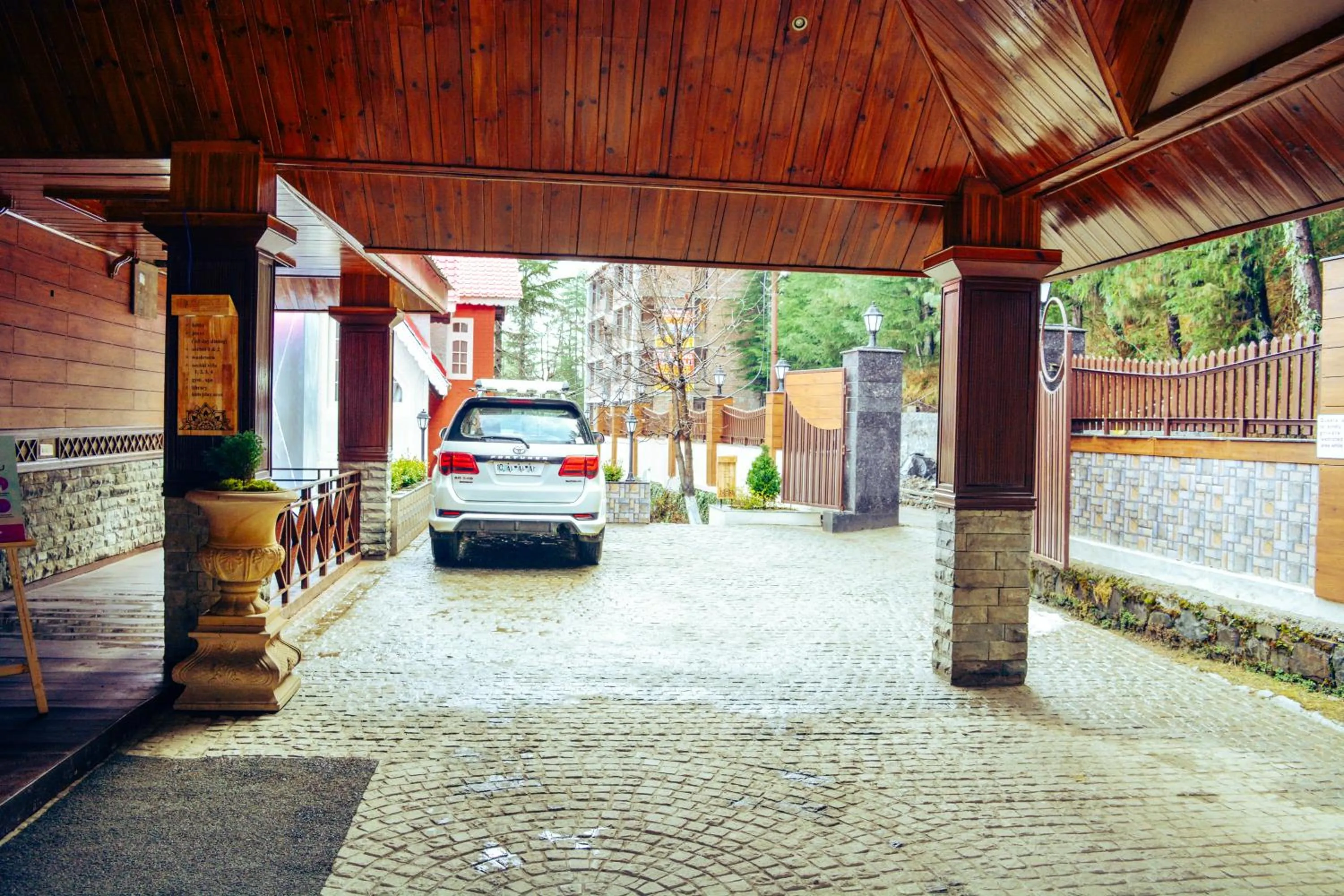 Facade/entrance in Regenta Resort & Spa Mashobra