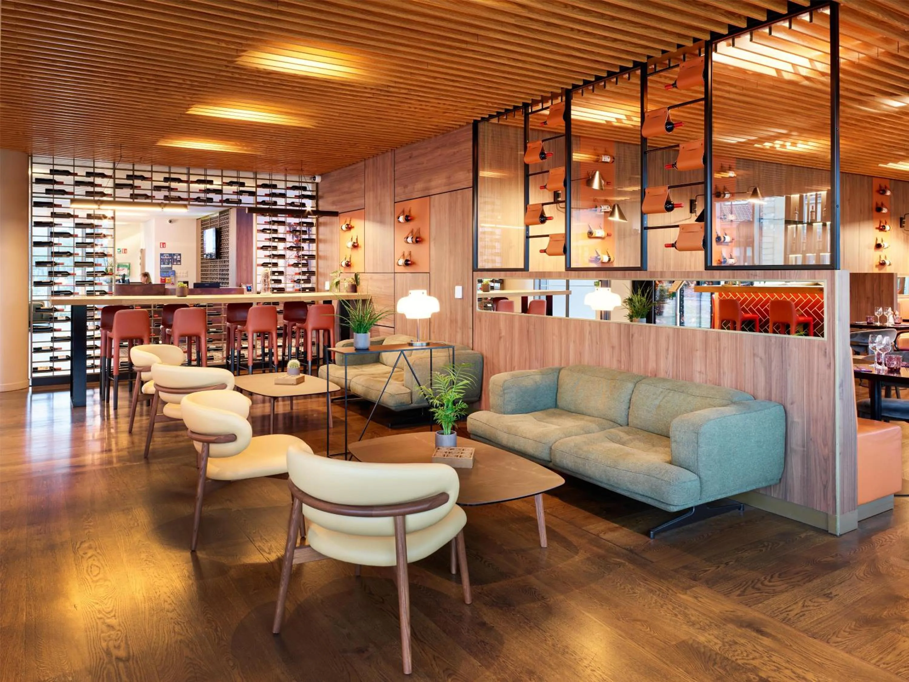 Lounge or bar in Radisson Hôtel Bordeaux Saint-Jean