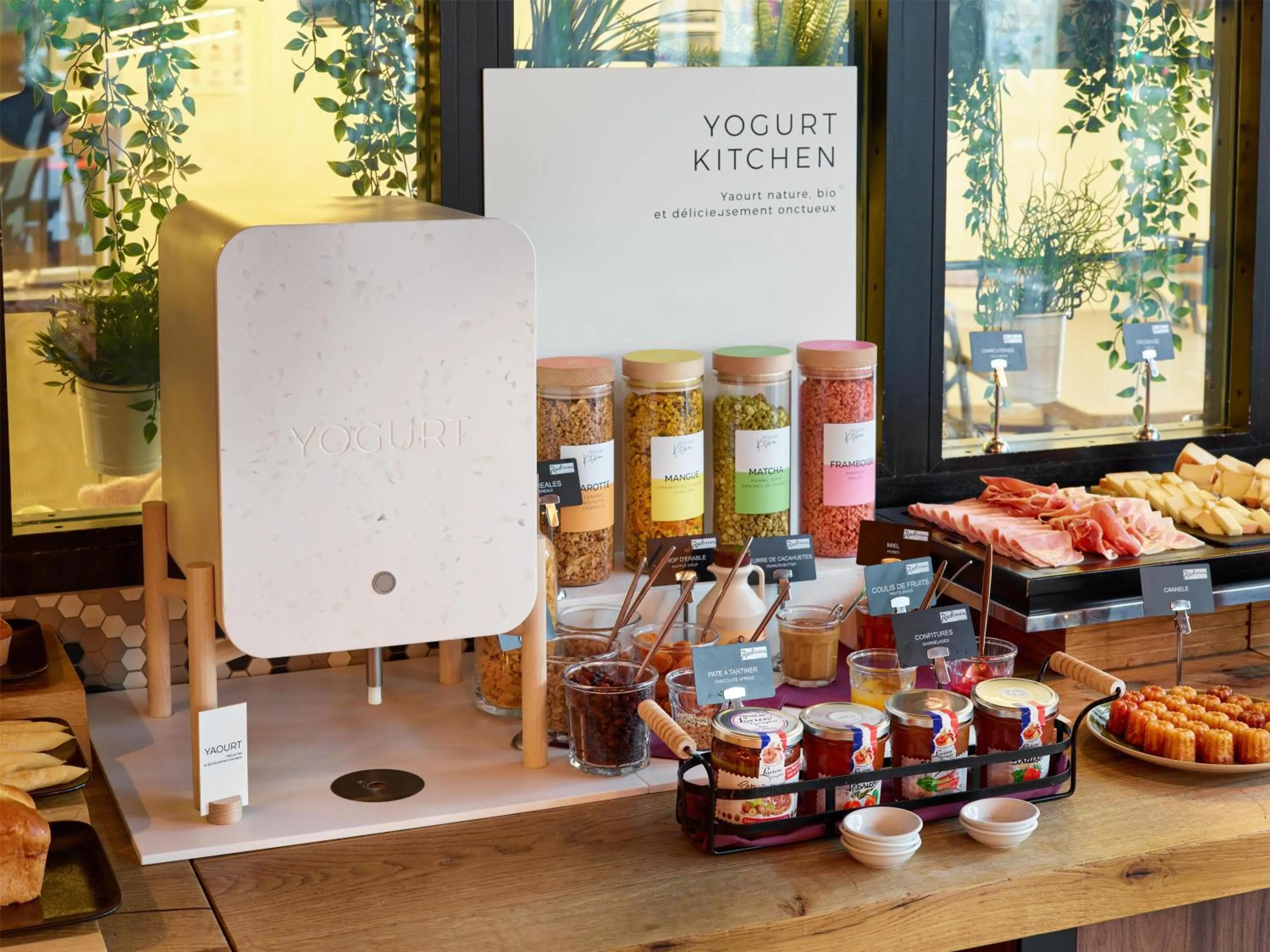 Breakfast in Radisson Hôtel Bordeaux Saint-Jean