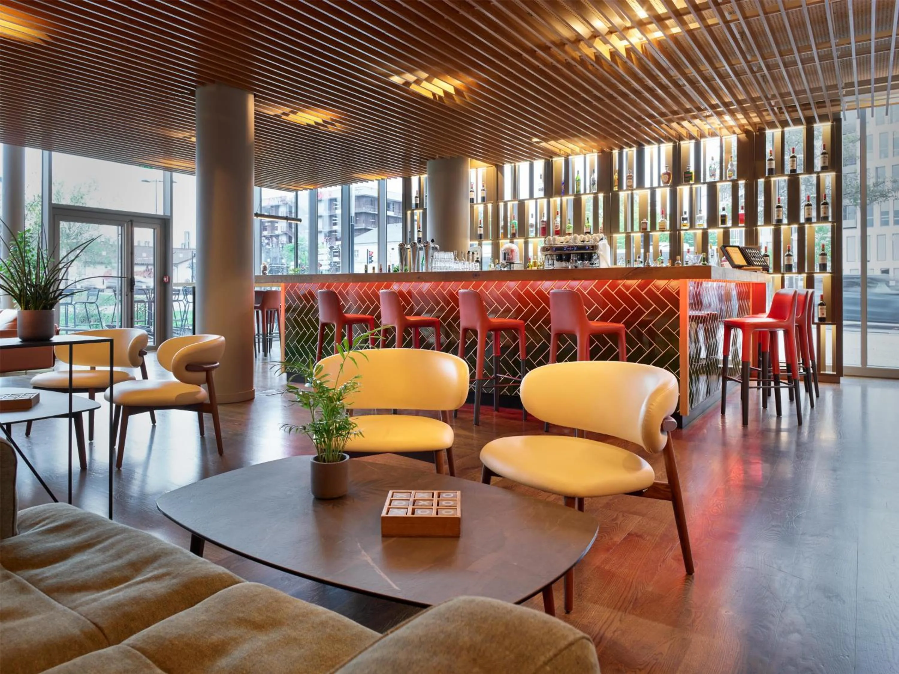 Lounge or bar in Radisson Hôtel Bordeaux Saint-Jean