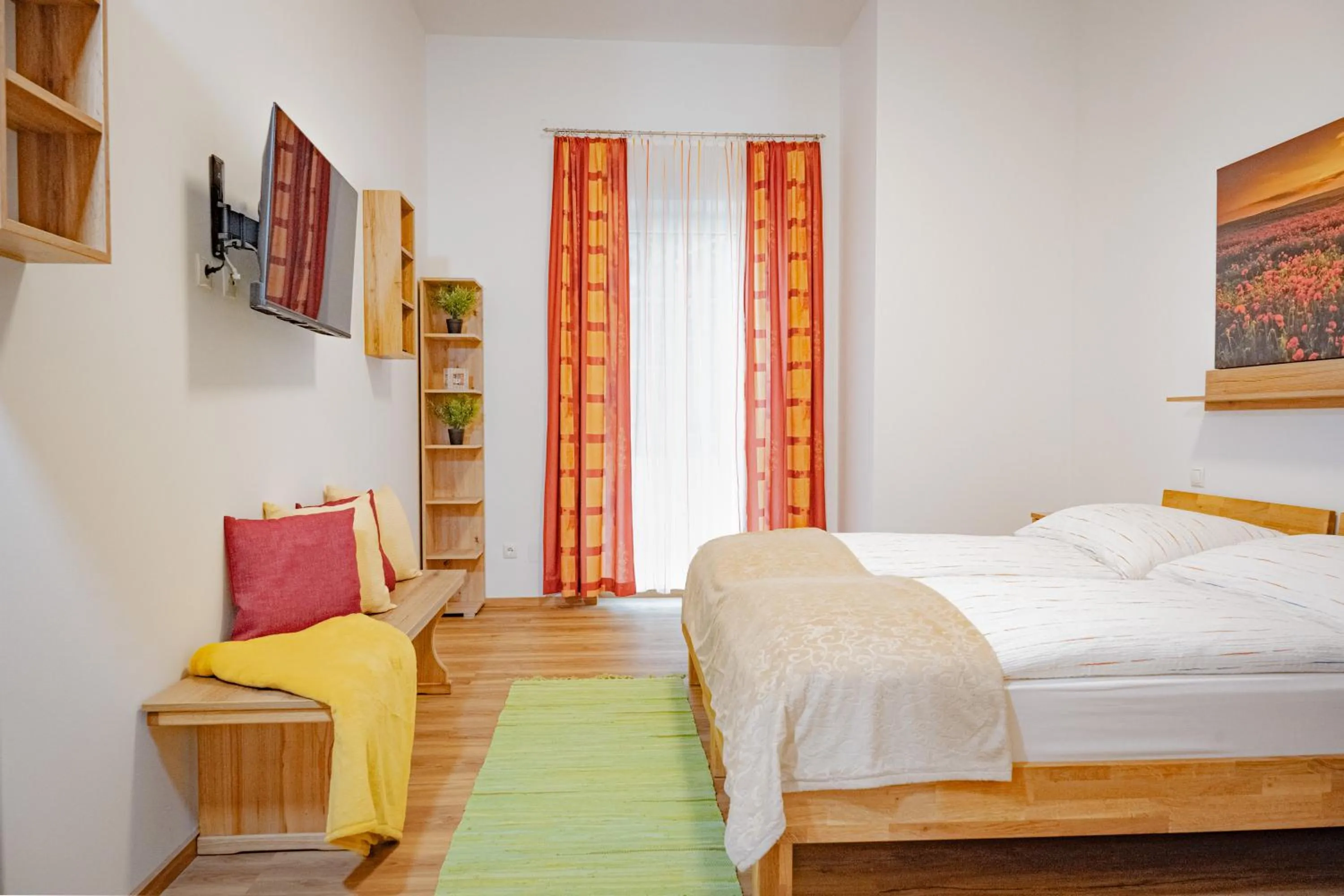 Bedroom, Bed in Hirschenwirt