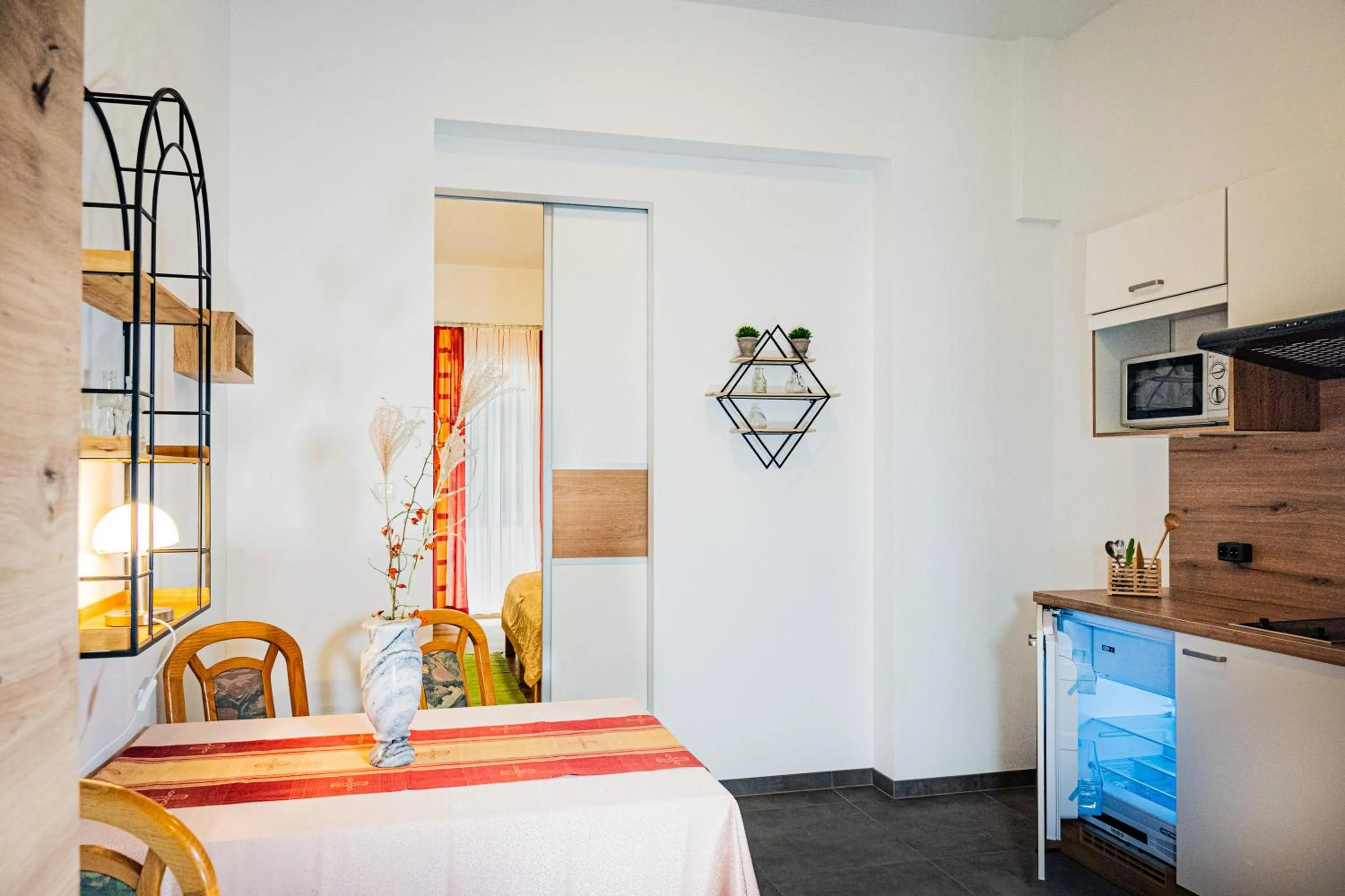 Kitchen or kitchenette, Bed in Hirschenwirt