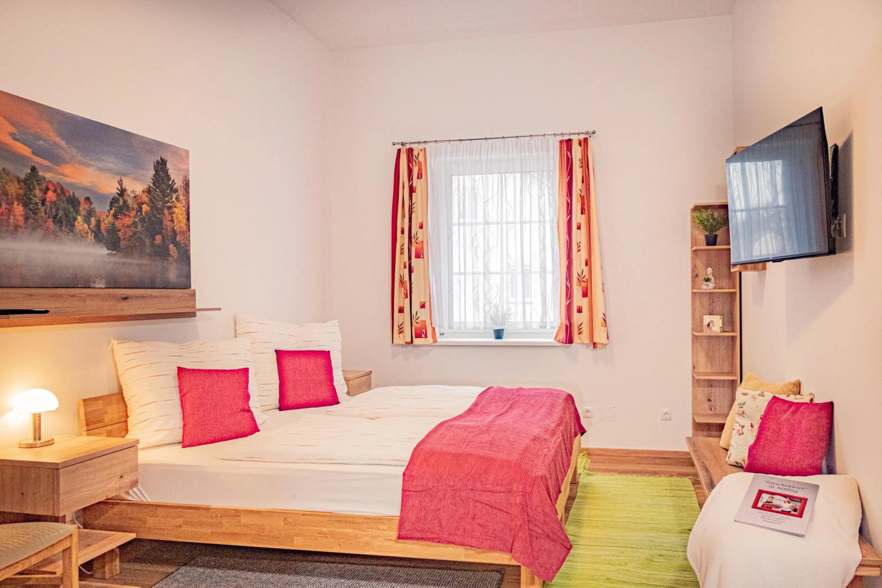 Photo of the whole room, Bed in Hirschenwirt