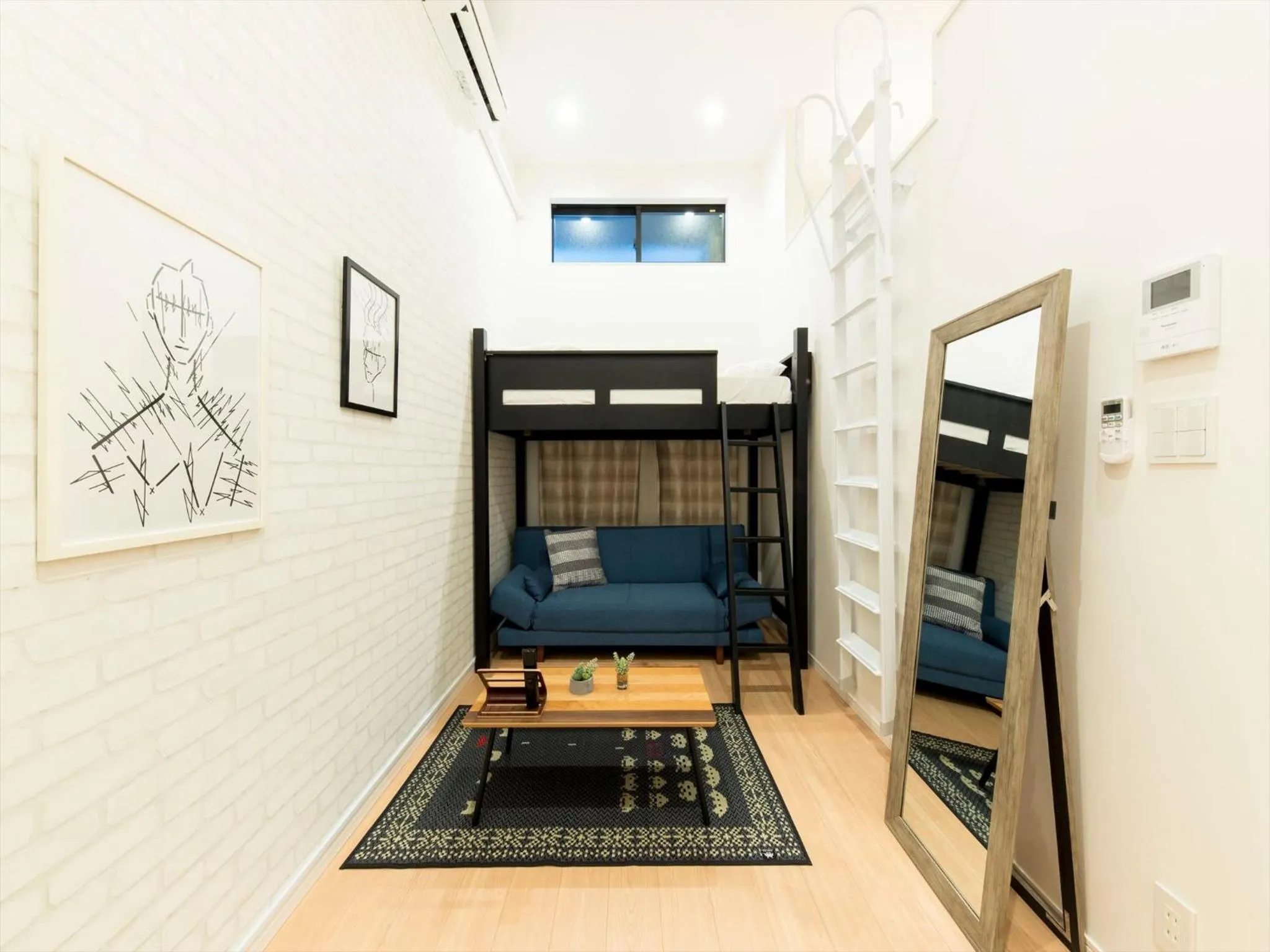 Living room, Bed in TRIP POD TAKASAGO B