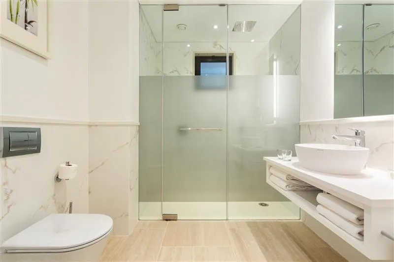 Bathroom in Pine Cliffs Gardens