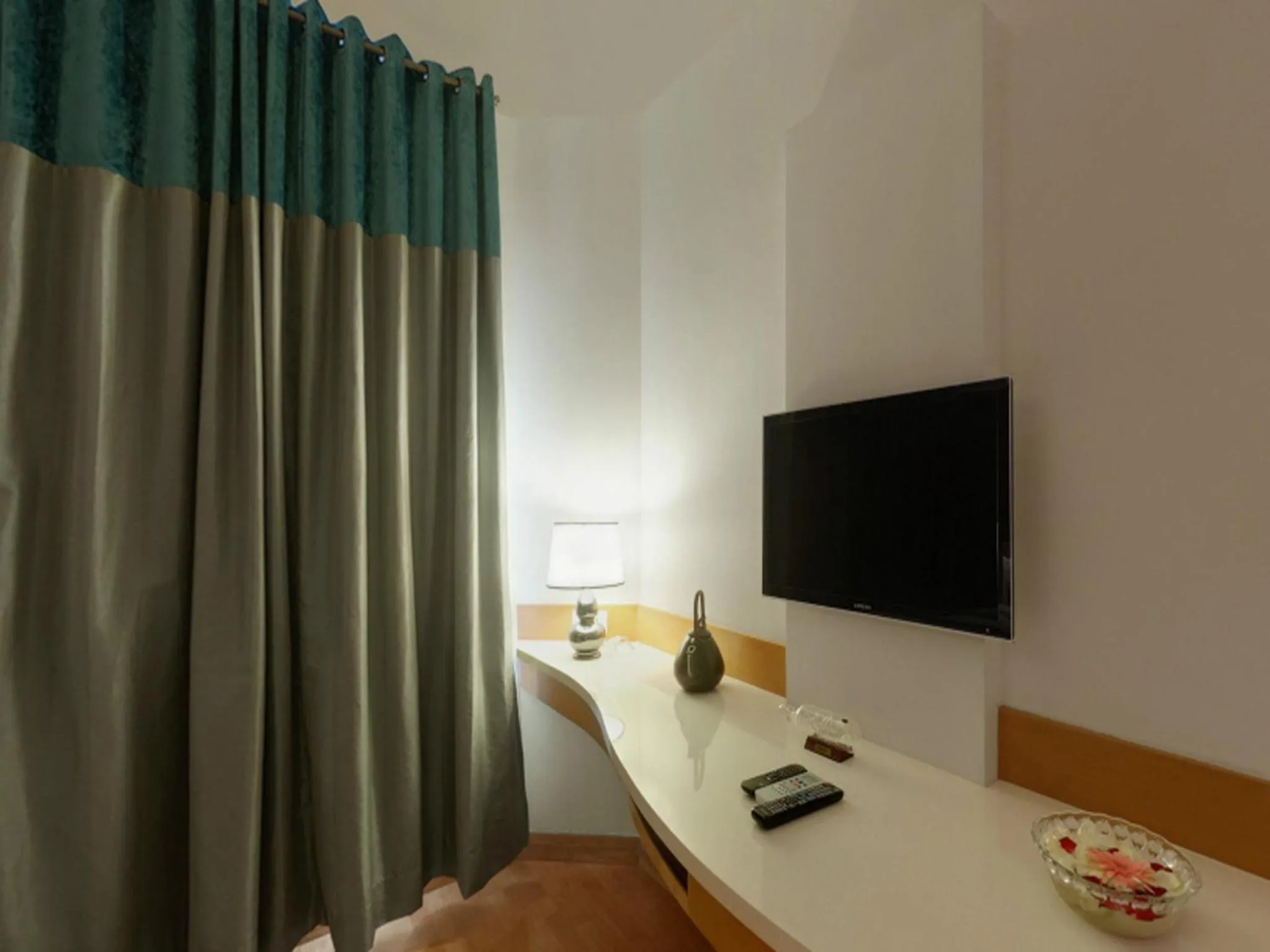 TV and multimedia in Melange Luxury Serviced Apartments