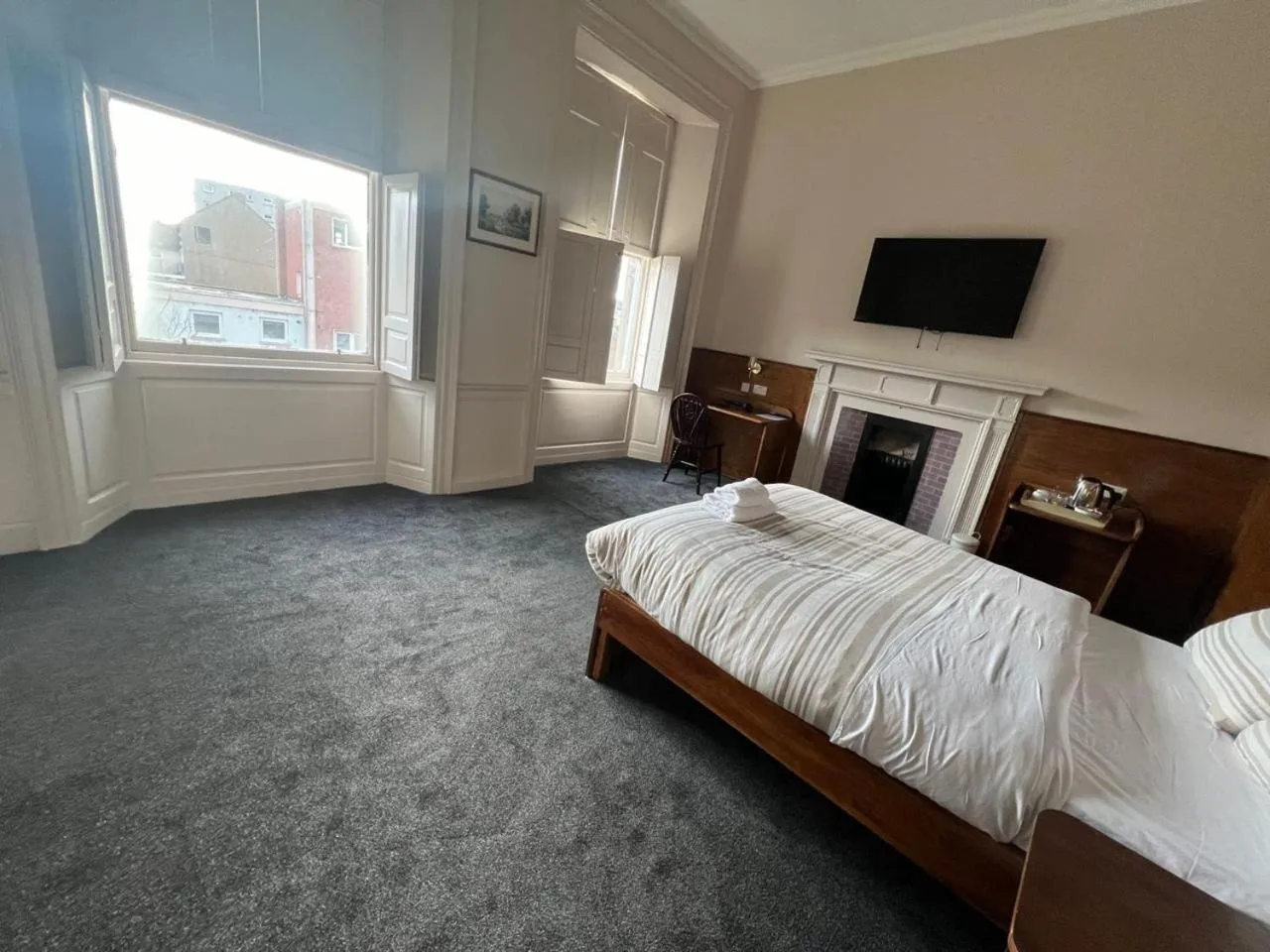 Photo of the whole room, Bed in Burntisland House
