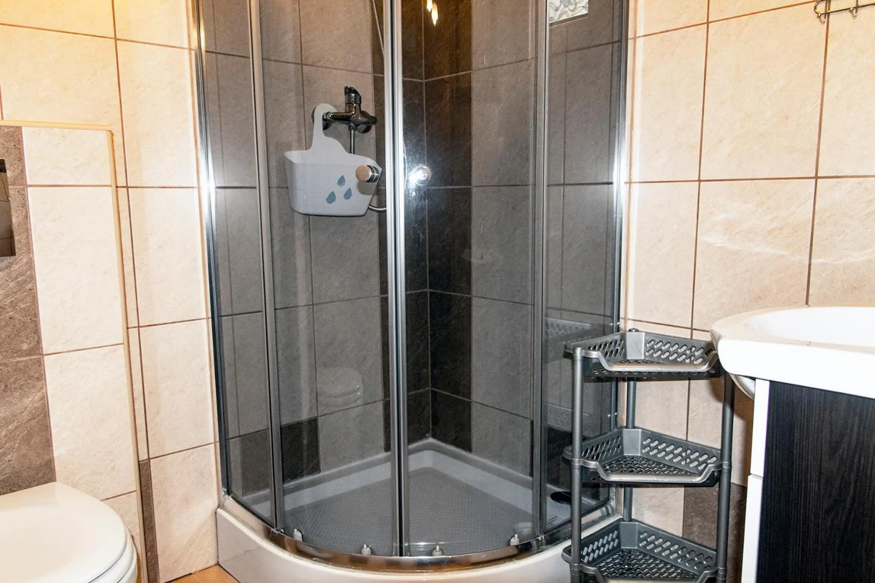 Shower in Sztil - Apartamenty i drewniane domki