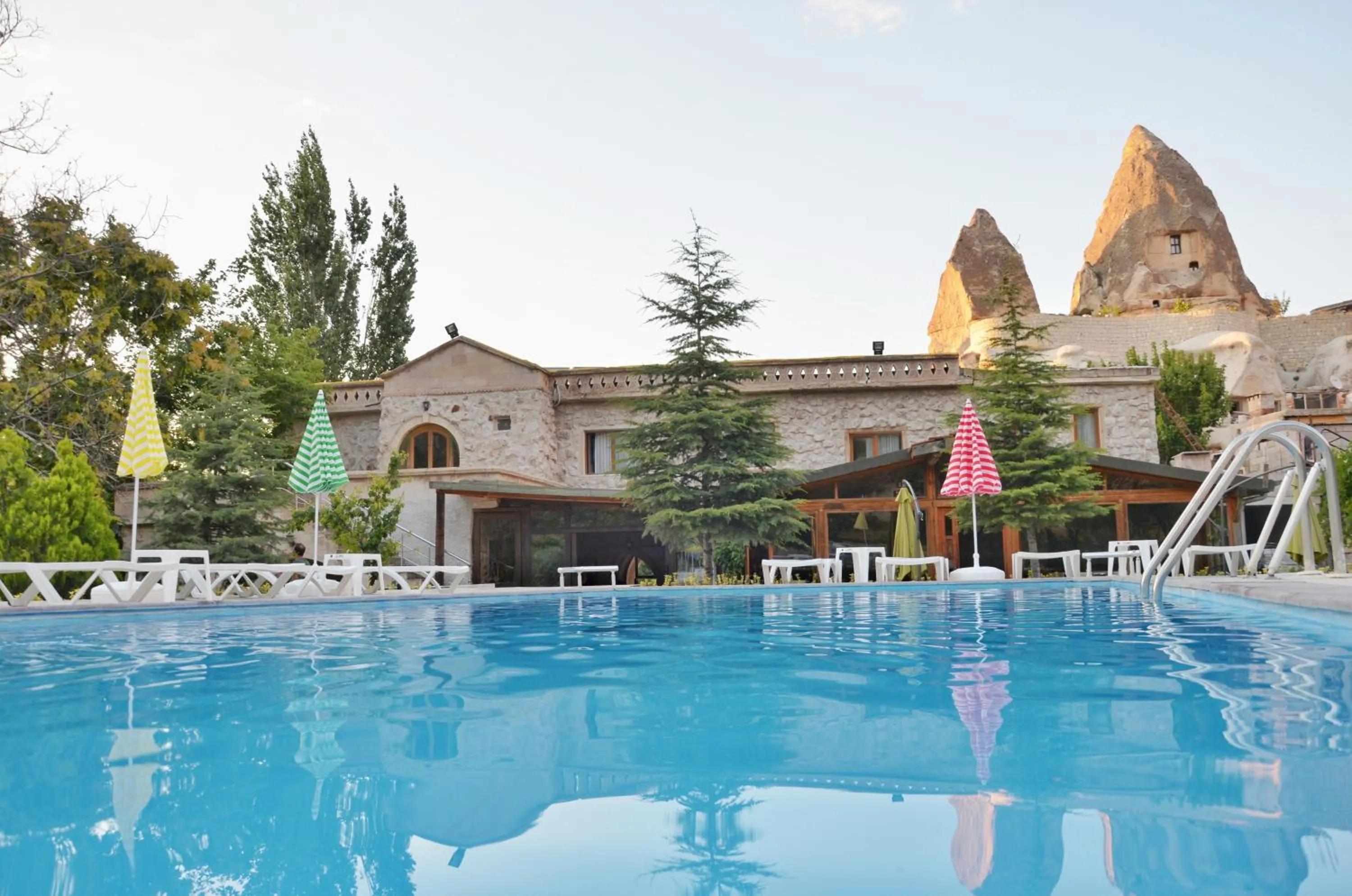 Swimming pool in Kufe Hotel