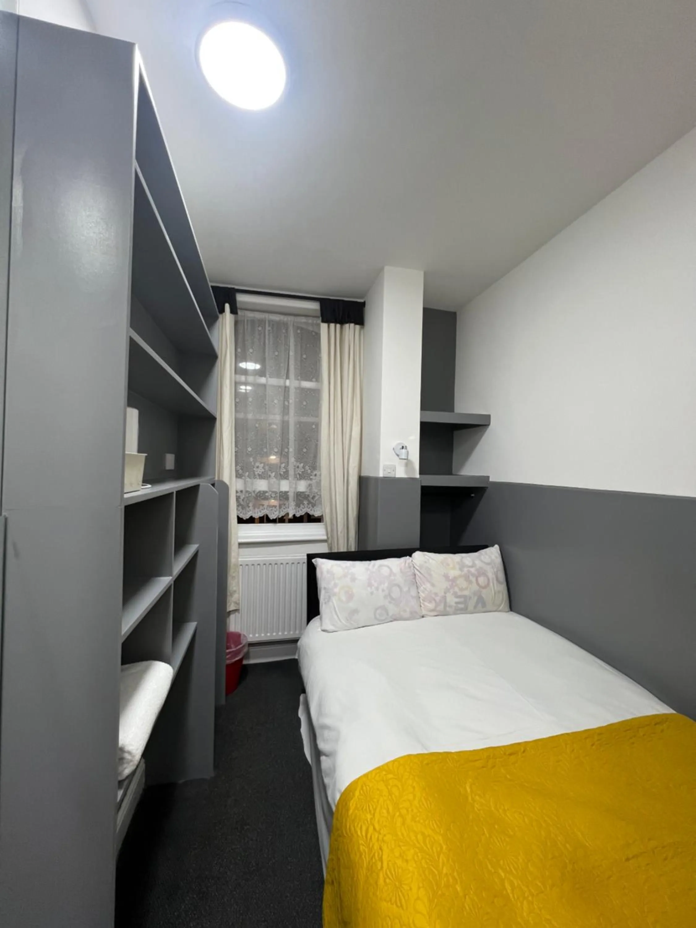 Bedroom, Bed in Plaza London Hotel